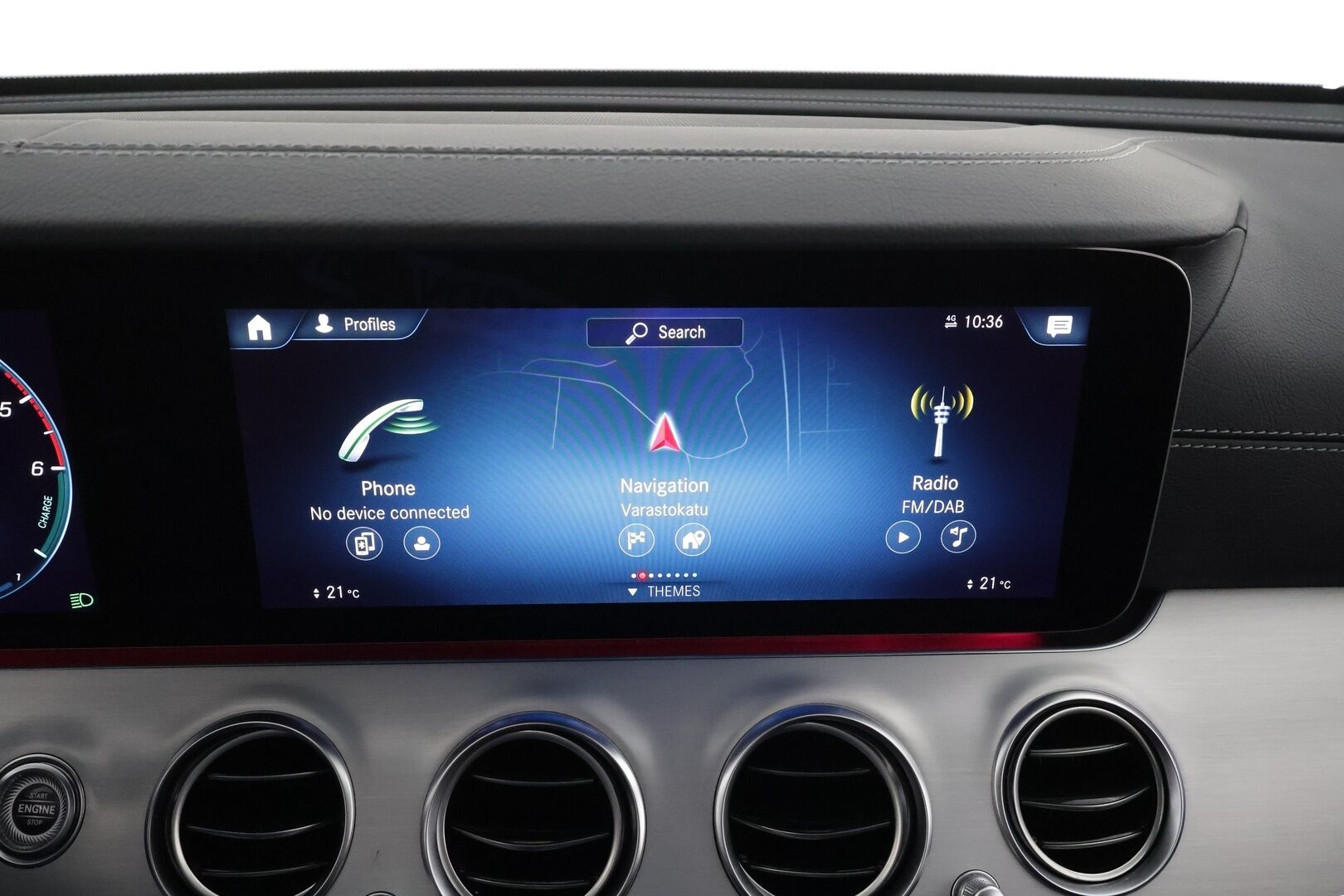 MERCEDES-BENZ E 2023 300de Business Avantgarde 4Matic T A * Distronic+ / P.kamera / Muistipenkit / Sähköluukku / KeylessGo / Widescreen / Nahat * - Akku kuntotarkastetu SoH 92,6% / Kahdet renkaat aluvanteilla / Merkkihuollettu - HULLUT AVAJAISHULINAT KORKOTARJOUS 3,29 %