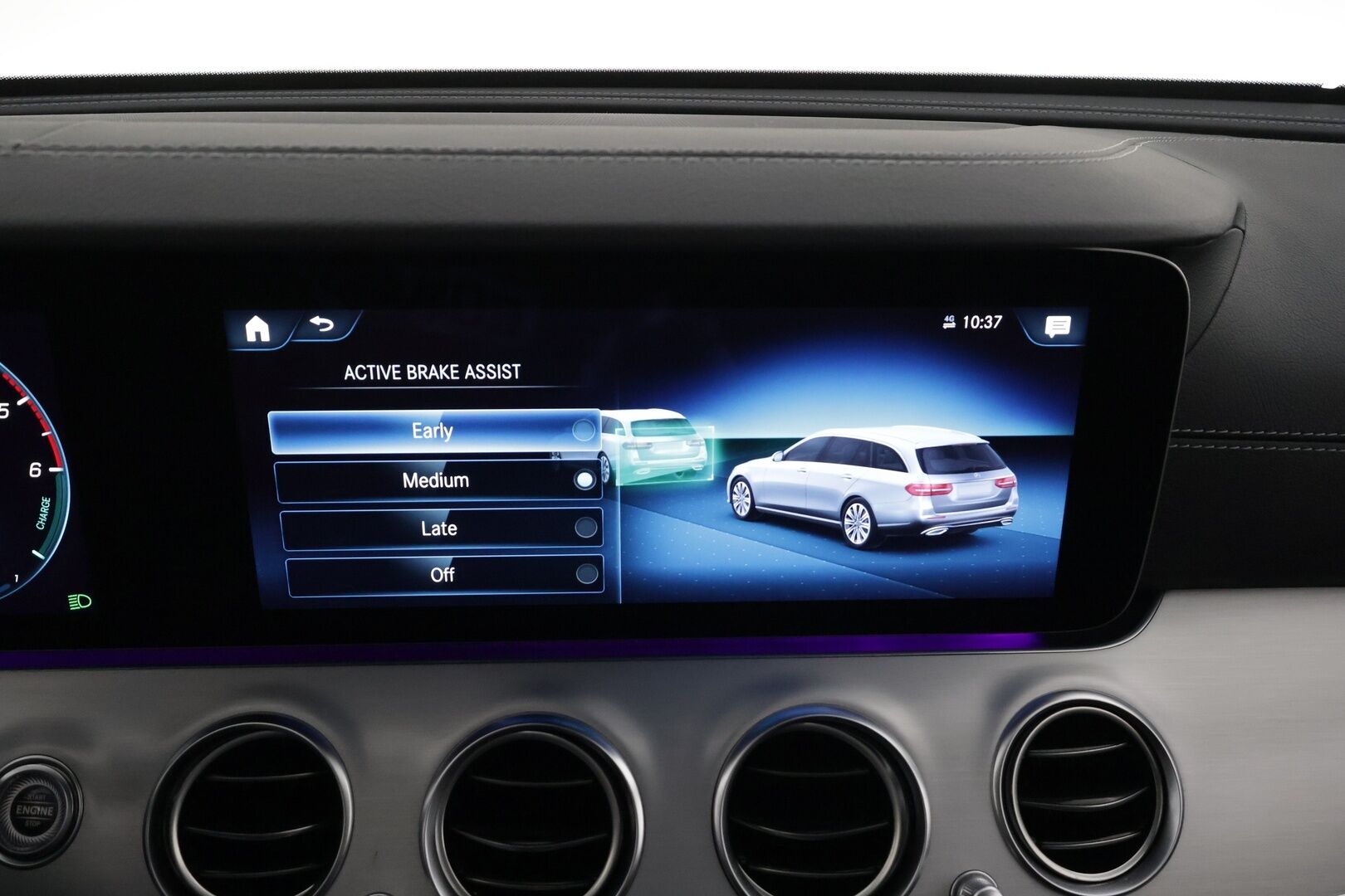 MERCEDES-BENZ E 2023 300de Business Avantgarde 4Matic T A * Distronic+ / P.kamera / Muistipenkit / Sähköluukku / KeylessGo / Widescreen / Nahat * - Akku kuntotarkastetu SoH 92,6% / Kahdet renkaat aluvanteilla / Merkkihuollettu - HULLUT AVAJAISHULINAT KORKOTARJOUS 3,29 %