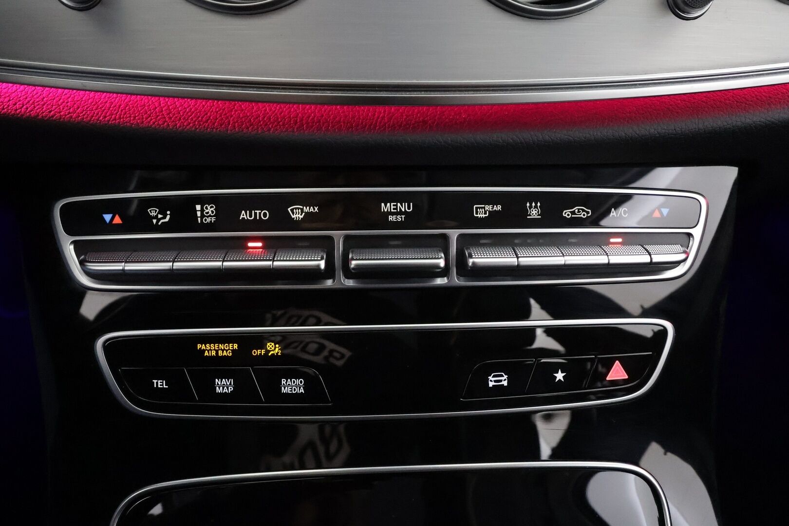 MERCEDES-BENZ E 2023 300de Business Avantgarde 4Matic T A * Distronic+ / P.kamera / Muistipenkit / Sähköluukku / KeylessGo / Widescreen / Nahat * - Akku kuntotarkastetu SoH 92,6% / Kahdet renkaat aluvanteilla / Merkkihuollettu