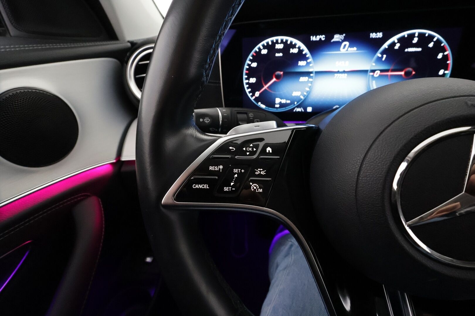 MERCEDES-BENZ E 2023 300de Business Avantgarde 4Matic T A * Distronic+ / P.kamera / Muistipenkit / Sähköluukku / KeylessGo / Widescreen / Nahat * - Akku kuntotarkastetu SoH 92,6% / Kahdet renkaat aluvanteilla / Merkkihuollettu - HULLUT AVAJAISHULINAT KORKOTARJOUS 3,29 %