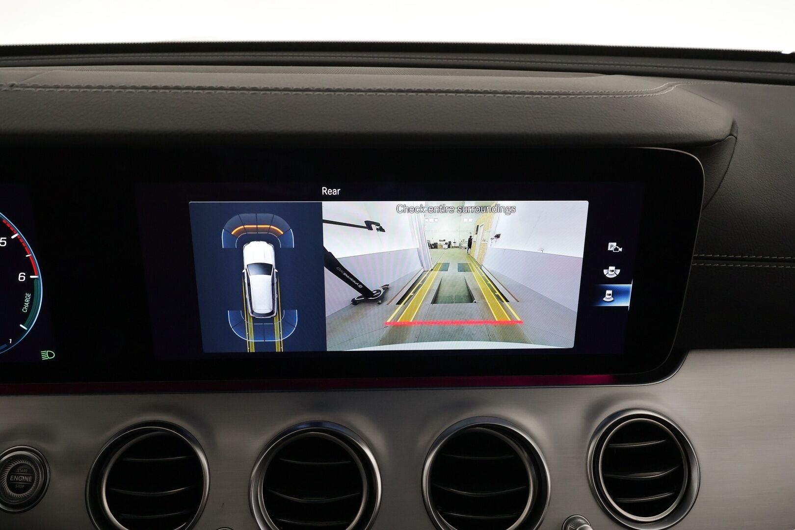 MERCEDES-BENZ E 2023 300de Business Avantgarde 4Matic T A * Distronic+ / P.kamera / Muistipenkit / Sähköluukku / KeylessGo / Widescreen / Nahat * - Akku kuntotarkastetu SoH 92,6% / Kahdet renkaat aluvanteilla / Merkkihuollettu - HULLUT AVAJAISHULINAT KORKOTARJOUS 3,29 %