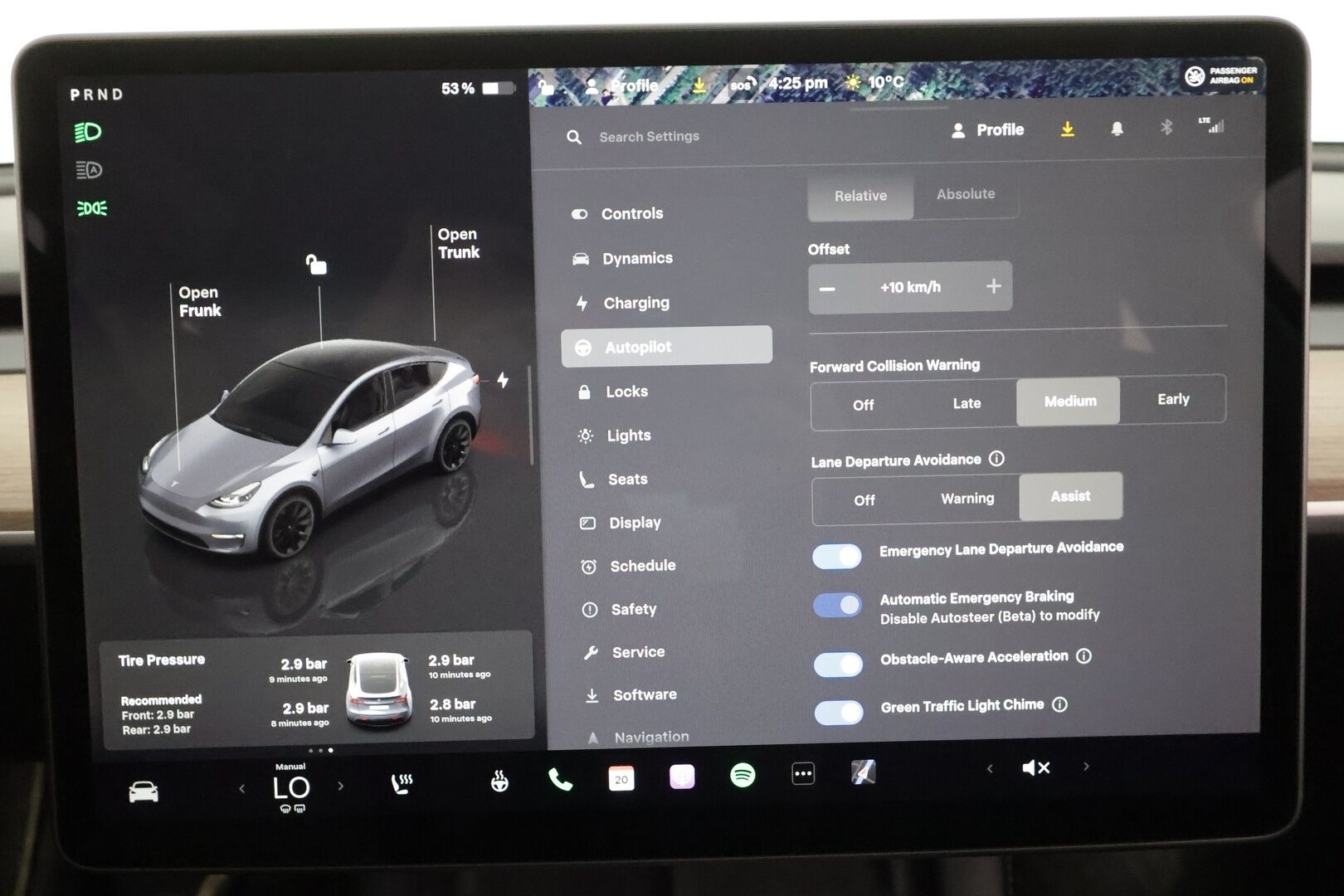 TESLA MODEL Y 2024 Long Range * Koukku / ILP / Lasikatto / ACC / Matrix-LED / P.Kamera / Muistipenkki / Premium Audio / Keyless * - Akku kuntotarkastettu SoH 95%