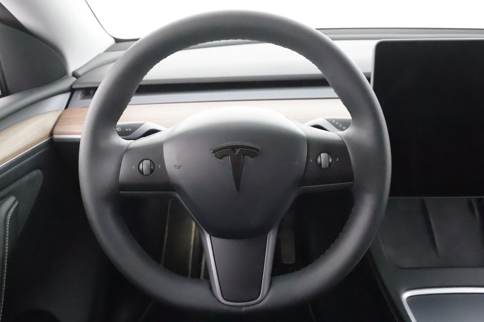 TESLA MODEL Y 2024 Long Range * Koukku / ILP / Lasikatto / ACC / Matrix-LED / P.Kamera / Muistipenkki / Premium Audio / Keyless * - Akku kuntotarkastettu SoH 95%