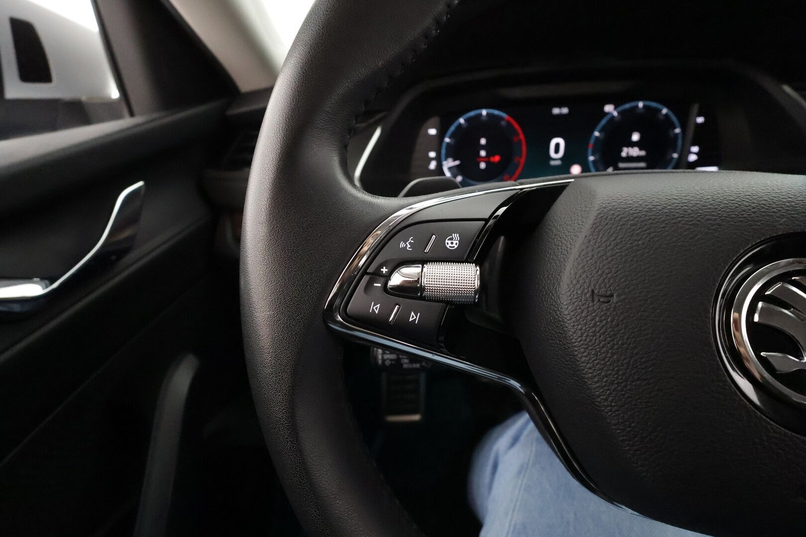SKODA OCTAVIA 2021 Combi 2.0 TDI 150 4x4 Scout DSG Autom. - ACC | HUD | Koukku | Matrix-LED | Hierovat muistipenkit | P.Kamera | Keyless | Webasto | Merkkihuollettu