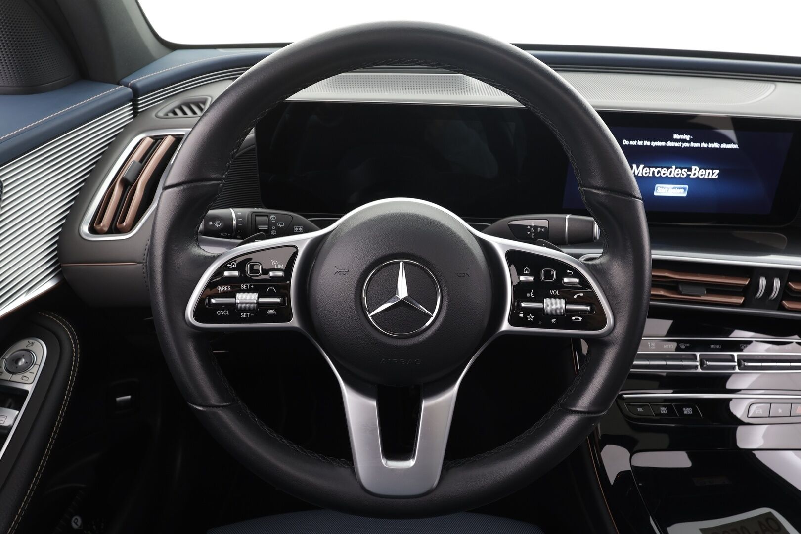 MERCEDES-BENZ EQC 2022 400 4Matic * Distronic+ / 360° / Muistipenkit / Lasikattoluukku / Multibeam / Keyless / Widescreen / Sähköluukku / Navi * - Akku kuntotarkastettu SoH 96,3% 