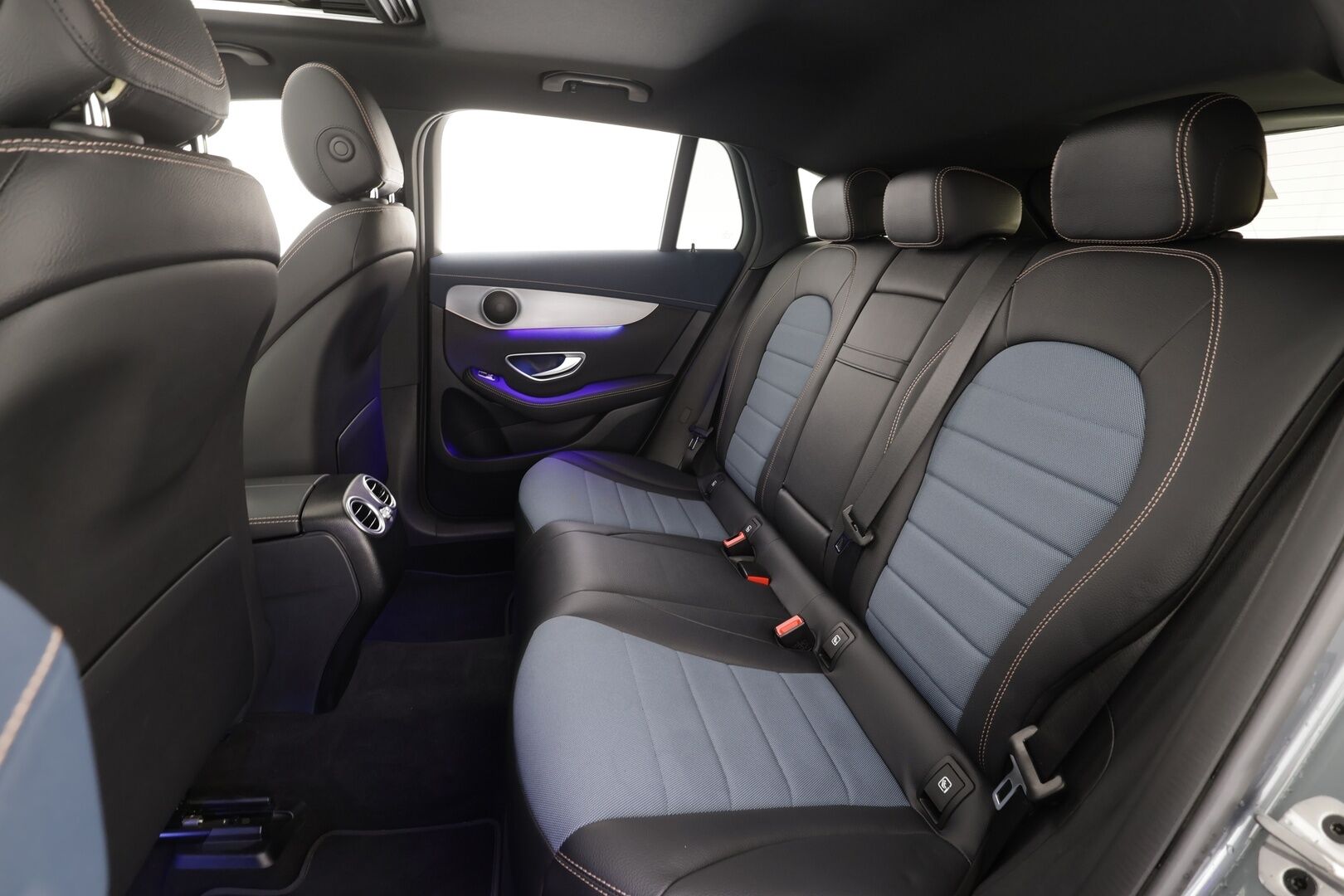 MERCEDES-BENZ EQC 2022 400 4Matic * Distronic+ / 360° / Muistipenkit / Lasikattoluukku / Multibeam / Keyless / Widescreen / Sähköluukku / Navi * - Akku kuntotarkastettu SoH 96,3% 