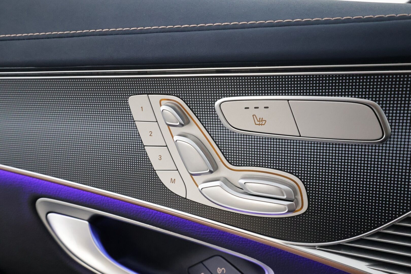 MERCEDES-BENZ EQC 2022 400 4Matic * Distronic+ / 360° / Muistipenkit / Lasikattoluukku / Multibeam / Keyless / Widescreen / Sähköluukku / Navi * - Akku kuntotarkastettu SoH 96,3% 