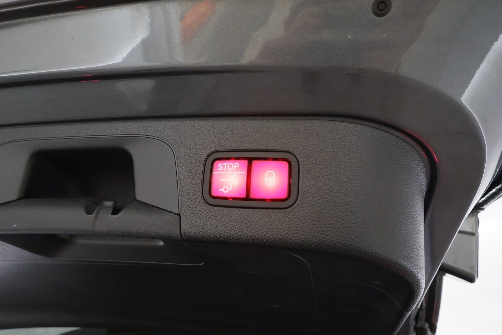 MERCEDES-BENZ EQC 2022 400 4Matic * Distronic+ / 360° / Muistipenkit / Lasikattoluukku / Multibeam / Keyless / Widescreen / Sähköluukku / Navi * - Akku kuntotarkastettu SoH 96,3% 