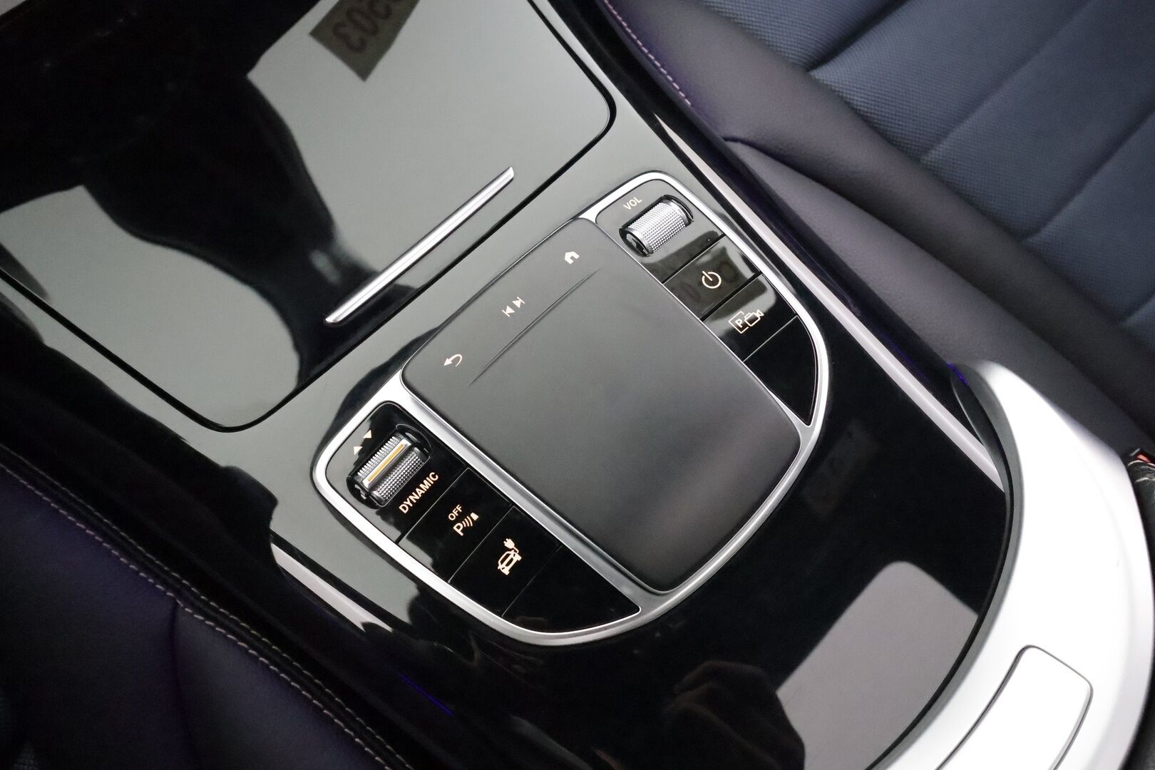 MERCEDES-BENZ EQC 2022 400 4Matic * Distronic+ / 360° / Muistipenkit / Lasikattoluukku / Multibeam / Keyless / Widescreen / Sähköluukku / Navi * - Akku kuntotarkastettu SoH 96,3% 