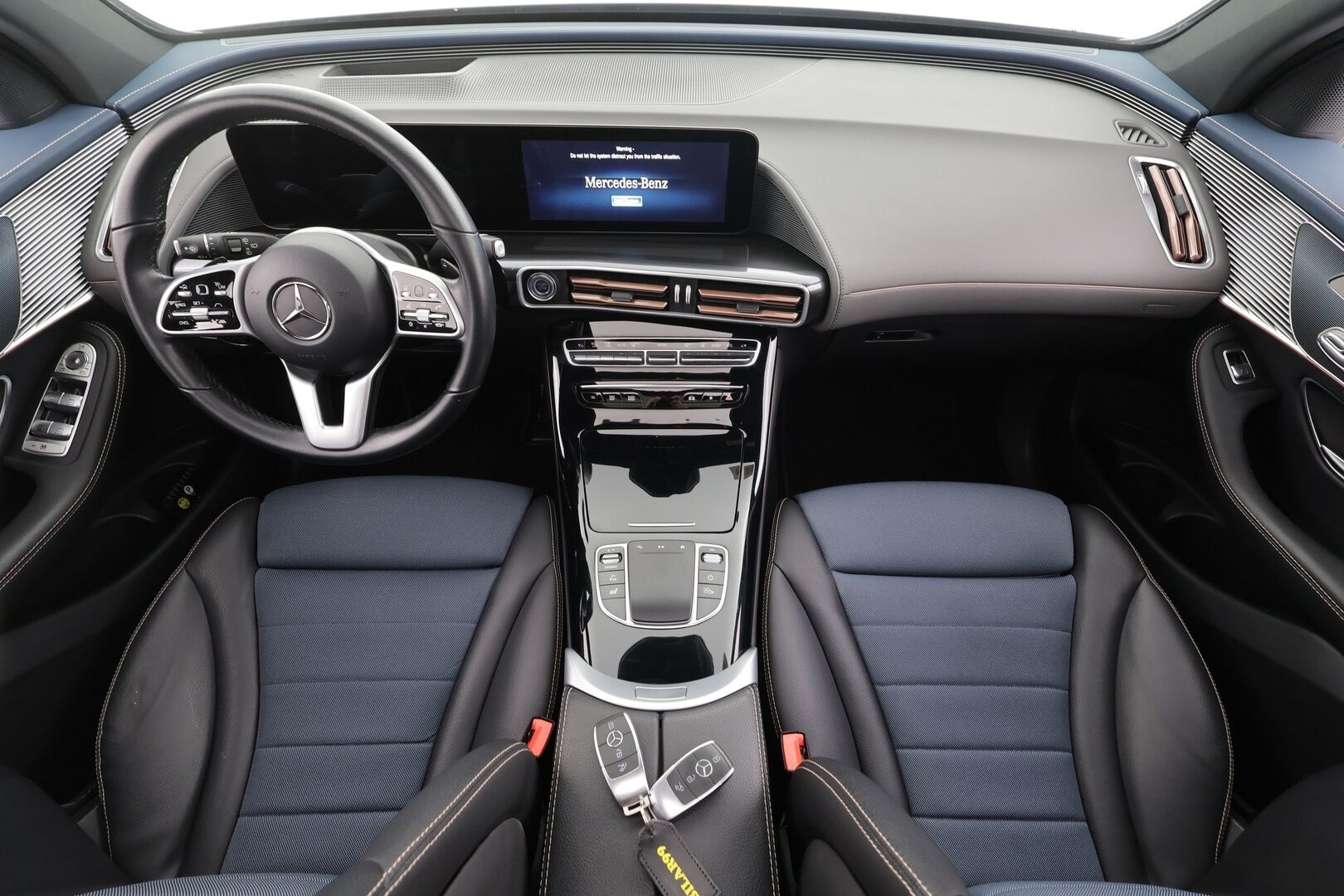 MERCEDES-BENZ EQC 2022 400 4Matic * Distronic+ / 360° / Muistipenkit / Lasikattoluukku / Multibeam / Keyless / Widescreen / Sähköluukku / Navi * - Akku kuntotarkastettu SoH 96,3% 
