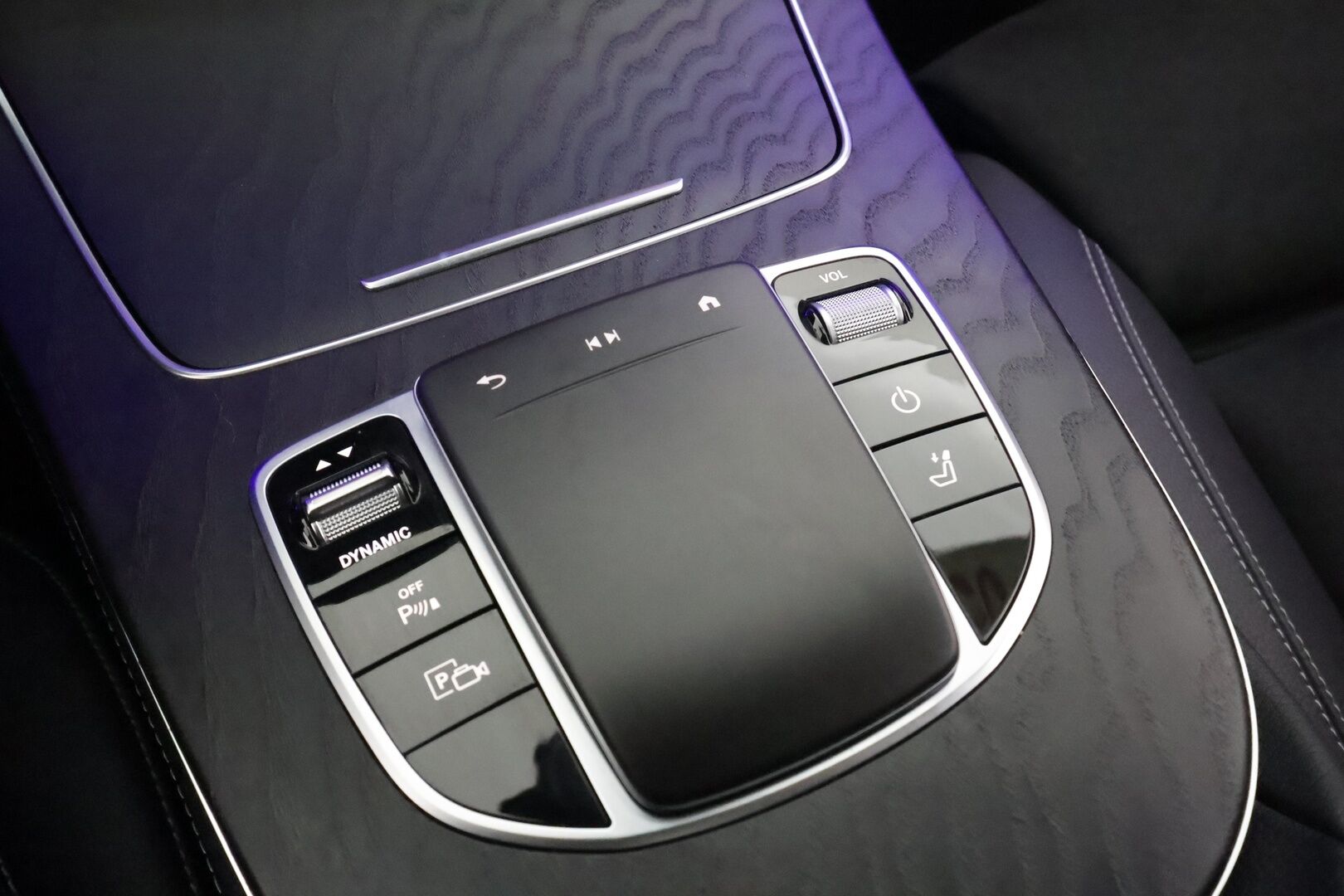 MERCEDES-BENZ E 2022 300de 4Matic AMG Premium Business * Distronic+ / P.kamera / Koukku / Widescreen / Lasikattoluukku / Navi * - Kahdet renkaat aluvanteilla / Merkkihuollettu