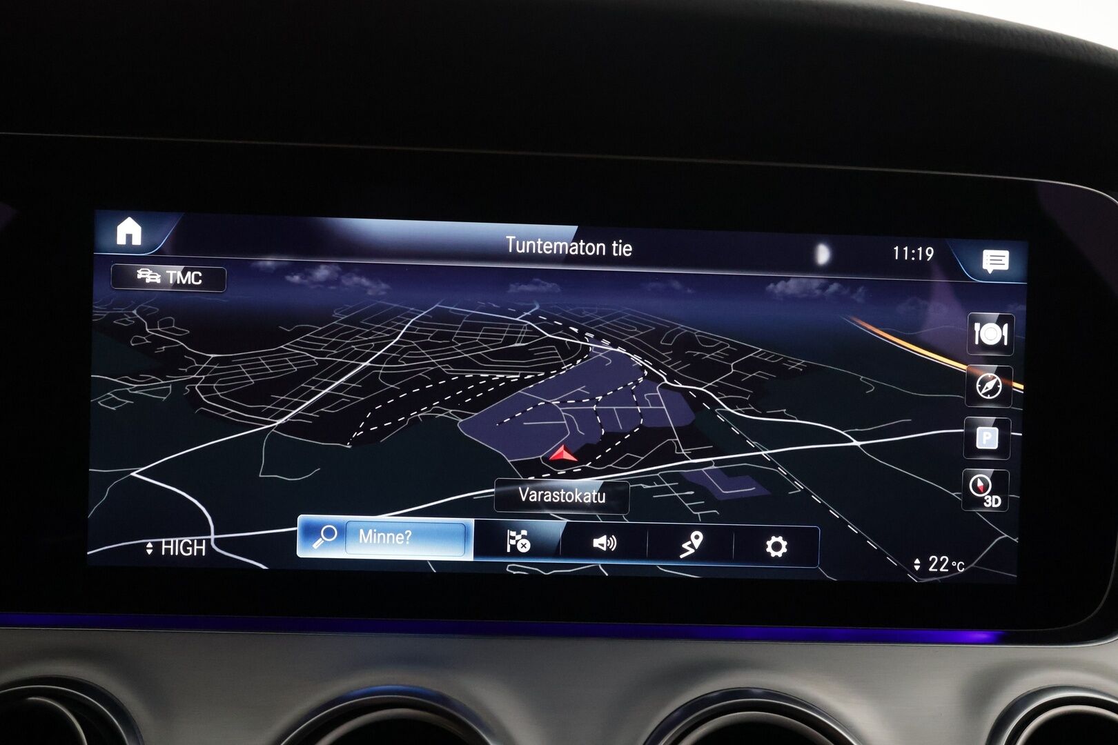 MERCEDES-BENZ E 2022 300de 4Matic AMG Premium Business * Distronic+ / P.kamera / Koukku / Widescreen / Lasikattoluukku / Navi * - Kahdet renkaat aluvanteilla / Merkkihuollettu