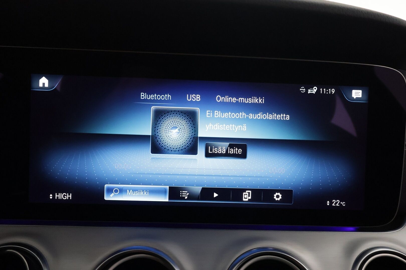 MERCEDES-BENZ E 2022 300de 4Matic AMG Premium Business * Distronic+ / P.kamera / Koukku / Widescreen / Lasikattoluukku / Navi * - Kahdet renkaat aluvanteilla / Merkkihuollettu