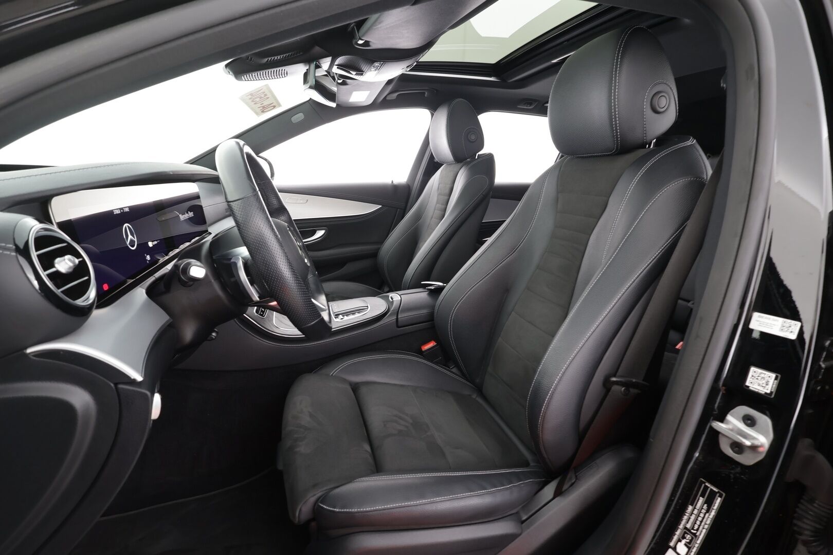 MERCEDES-BENZ E 2022 300 de 4MATIC AMG Premium Business *DTR+ / P.kamera / Koukku / Widescreen / Lasikattoluukku / Navi* - *Akku kuntotarkastettu / Kahdet renkaat aluvanteilla / Merkkihuollettu* - HULLUT AVAJAISHULINAT KORKOTARJOUS 3,29 %