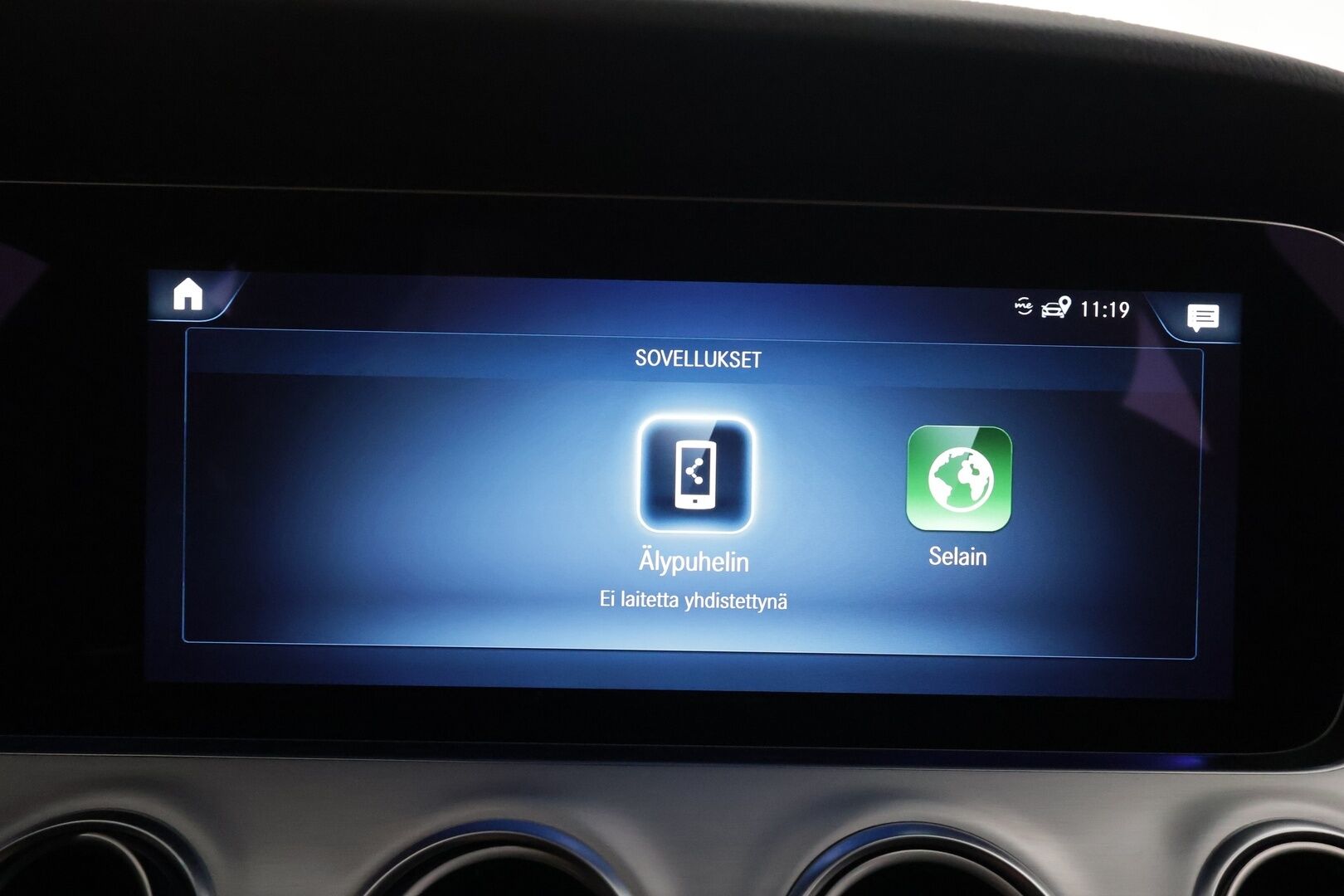 MERCEDES-BENZ E 2022 300de 4Matic AMG Premium Business * Distronic+ / P.kamera / Koukku / Widescreen / Lasikattoluukku / Navi * - Kahdet renkaat aluvanteilla / Merkkihuollettu