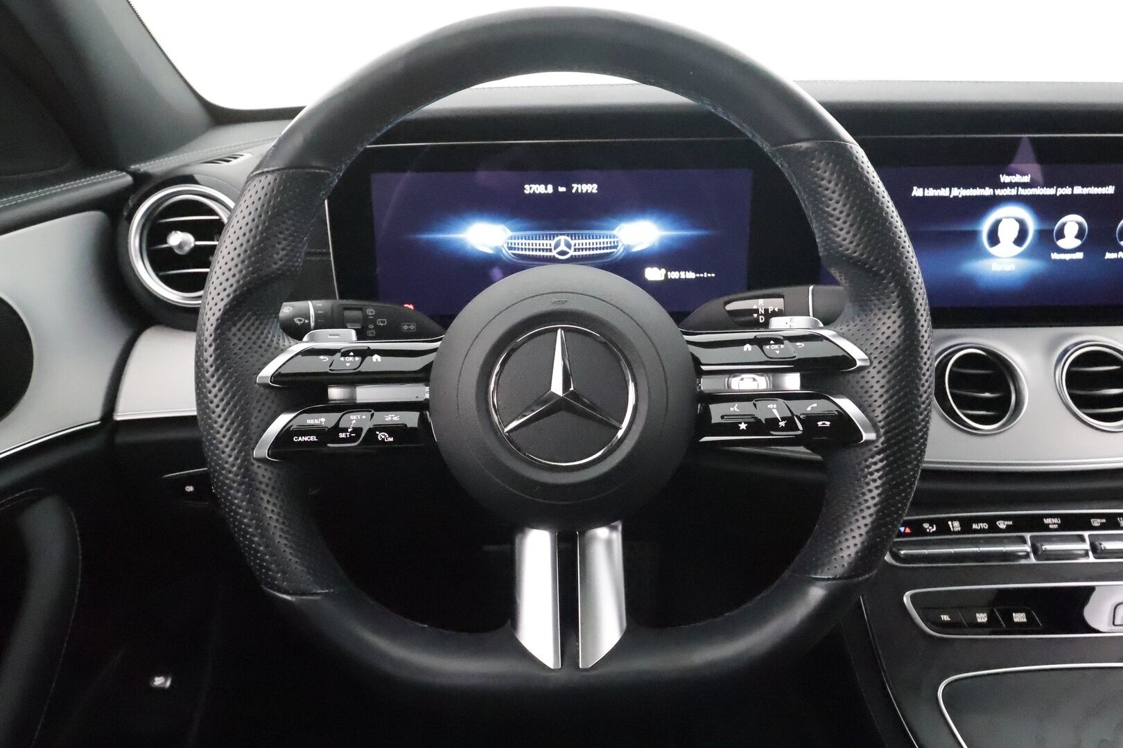 MERCEDES-BENZ E 2022 300 de 4MATIC AMG Premium Business *DTR+ / P.kamera / Koukku / Widescreen / Lasikattoluukku / Navi* - *Akku kuntotarkastettu / Kahdet renkaat aluvanteilla / Merkkihuollettu* - HULLUT AVAJAISHULINAT KORKOTARJOUS 3,29 %