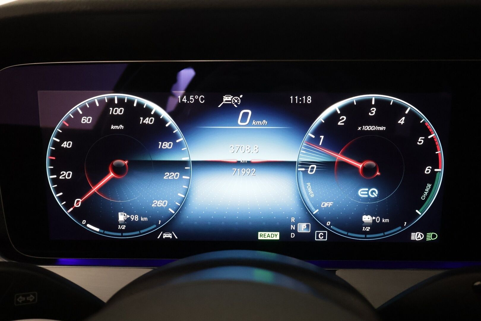 MERCEDES-BENZ E 2022 300de 4Matic AMG Premium Business * Distronic+ / P.kamera / Koukku / Widescreen / Lasikattoluukku / Navi * - Kahdet renkaat aluvanteilla / Merkkihuollettu