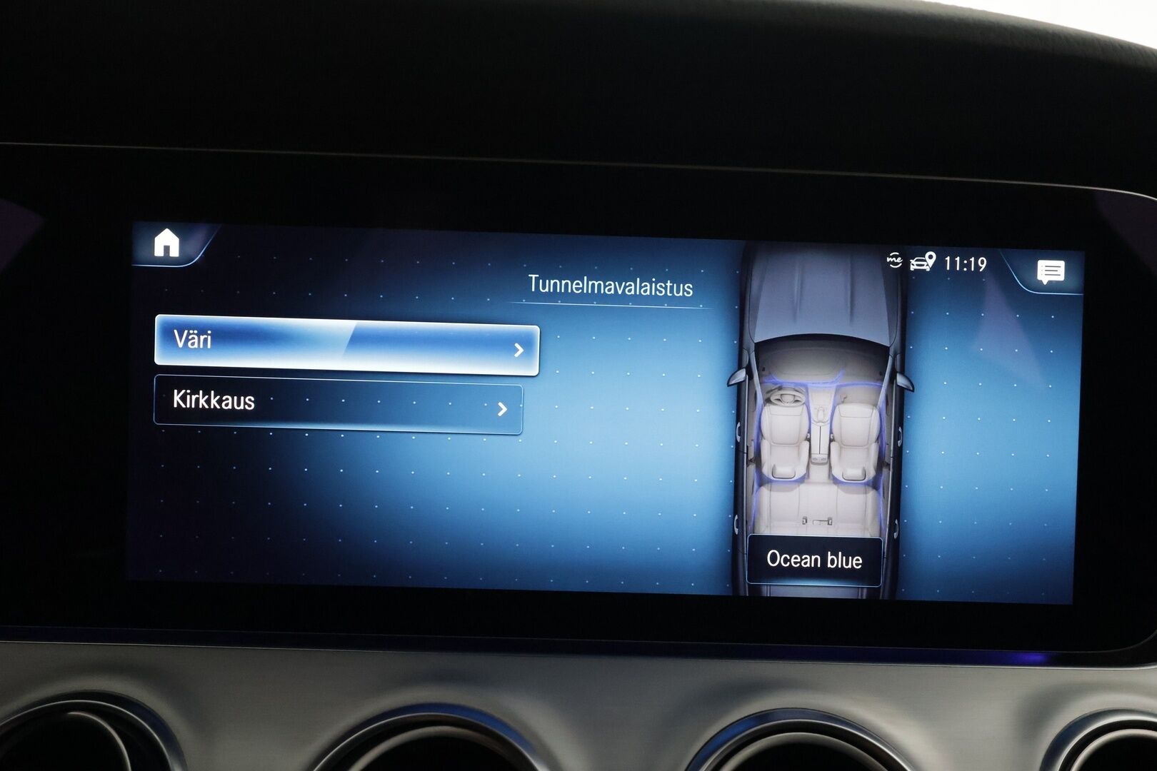 MERCEDES-BENZ E 2022 300de 4Matic AMG Premium Business * Distronic+ / P.kamera / Koukku / Widescreen / Lasikattoluukku / Navi * - Kahdet renkaat aluvanteilla / Merkkihuollettu