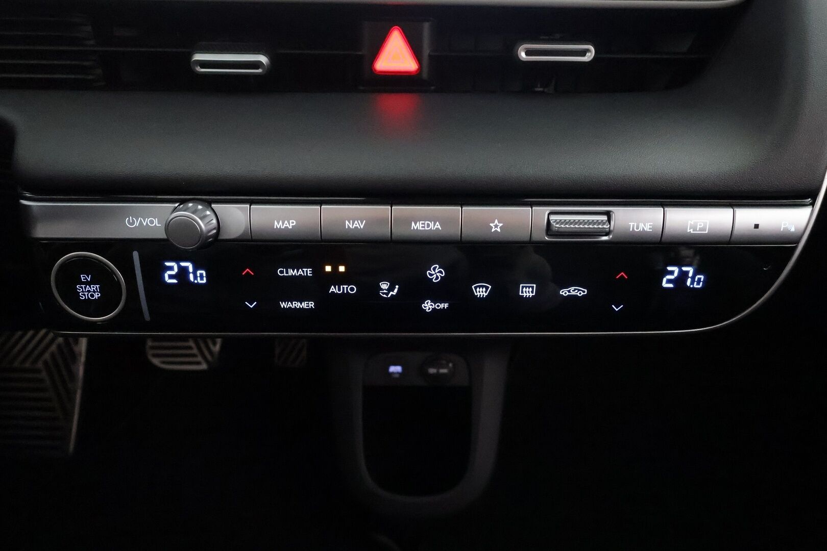 HYUNDAI IONIQ 5 2022 73 kWh 217 hv Premium * ACC / HUD / ILP / Ilmastoidut nahat / 360° / Bose / Keyless / Sähköluukku * - Kahdet renkaat aluvanteilla / Merkkihuollettu