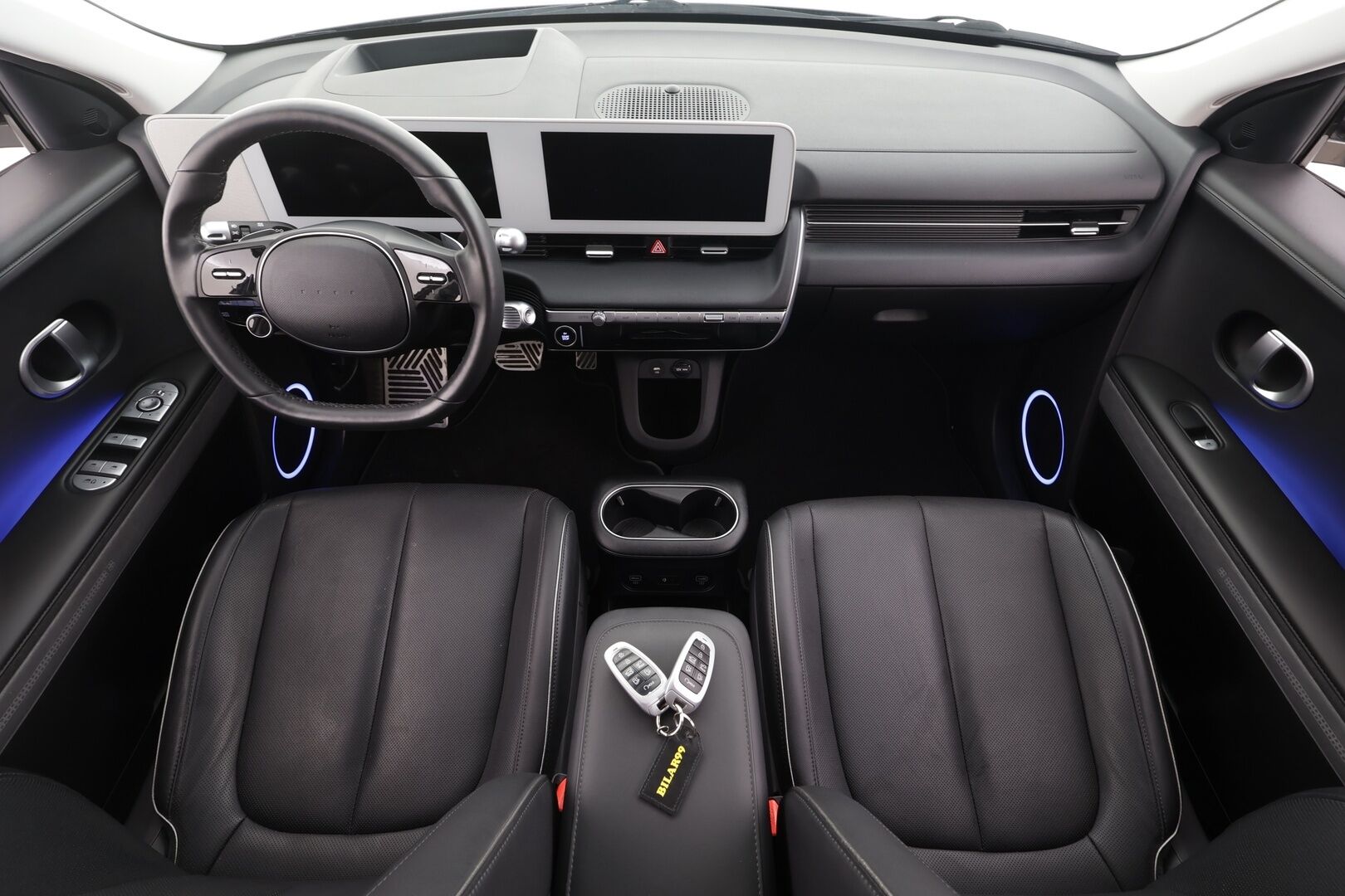 HYUNDAI IONIQ 5 2022 73 kWh 217 hv Premium * ACC / HUD / ILP / Ilmastoidut nahat / 360° / Bose / Keyless / Sähköluukku * - Kahdet renkaat aluvanteilla / Merkkihuollettu