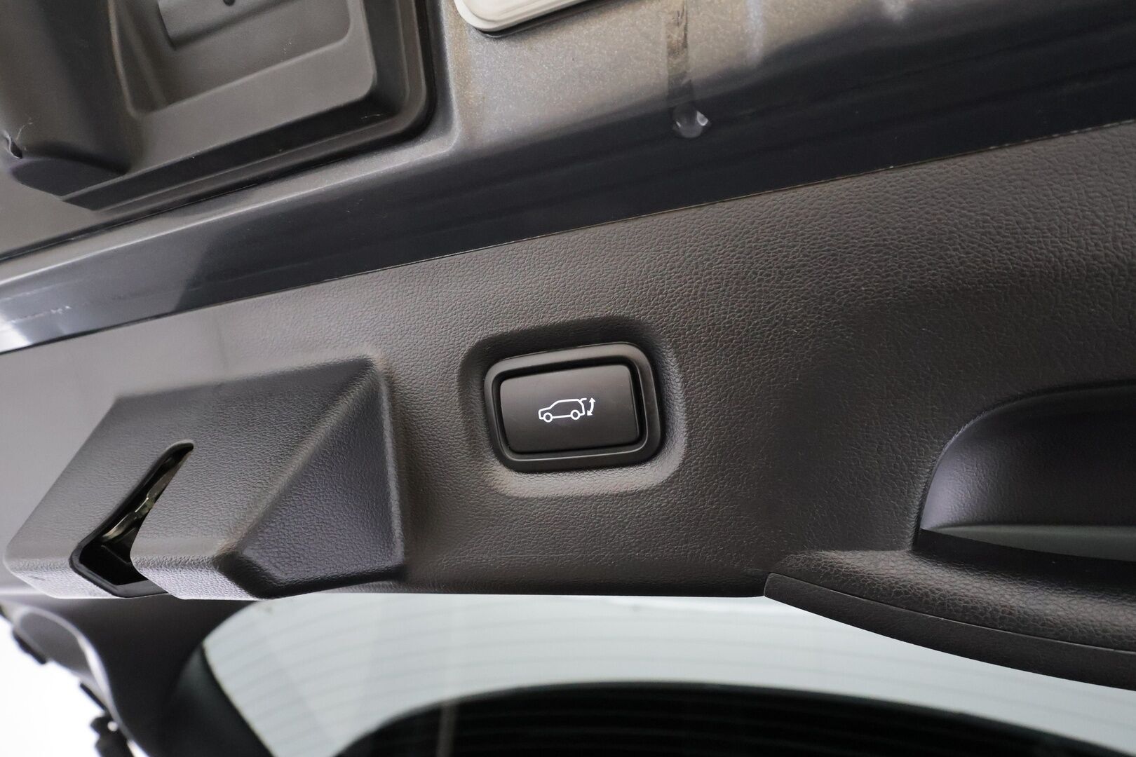 HYUNDAI IONIQ 5 2022 73 kWh 217 hv Premium * ACC / HUD / ILP / Ilmastoidut nahat / 360° / Bose / Keyless / Sähköluukku * - Kahdet renkaat aluvanteilla / Merkkihuollettu