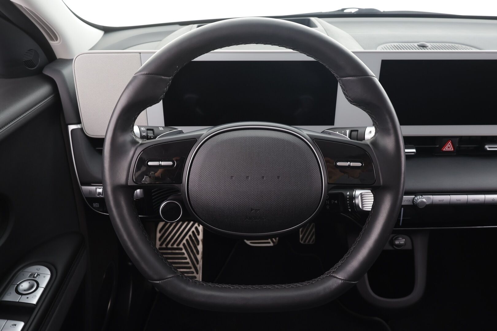 HYUNDAI IONIQ 5 2022 73 kWh 217 hv Premium * ACC / HUD / ILP / Ilmastoidut nahat / 360° / Bose / Keyless / Sähköluukku * - Kahdet renkaat aluvanteilla / Merkkihuollettu