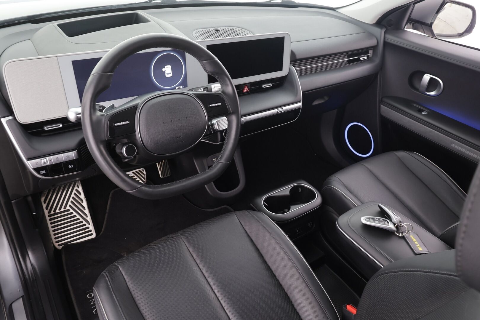 HYUNDAI IONIQ 5 2022 73 kWh 217 hv Premium * ACC / HUD / ILP / Ilmastoidut nahat / 360° / Bose / Keyless / Sähköluukku * - Kahdet renkaat aluvanteilla / Merkkihuollettu