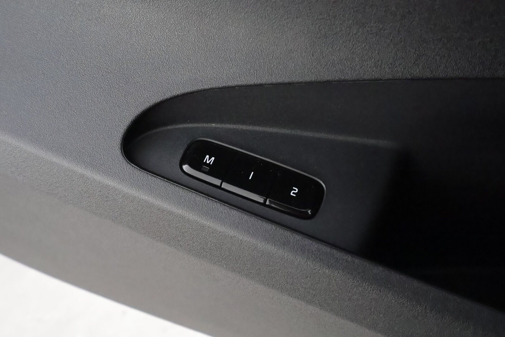 POLESTAR 2 2023 Long Range AWD 78 kWh * ACC / H&K / ILP / 360° / Lasikatto / Muistipenkki / Ilmastoidut nahat / Keyless * - Kahdet renkaat aluvanteilla / Merkkihuollettu 