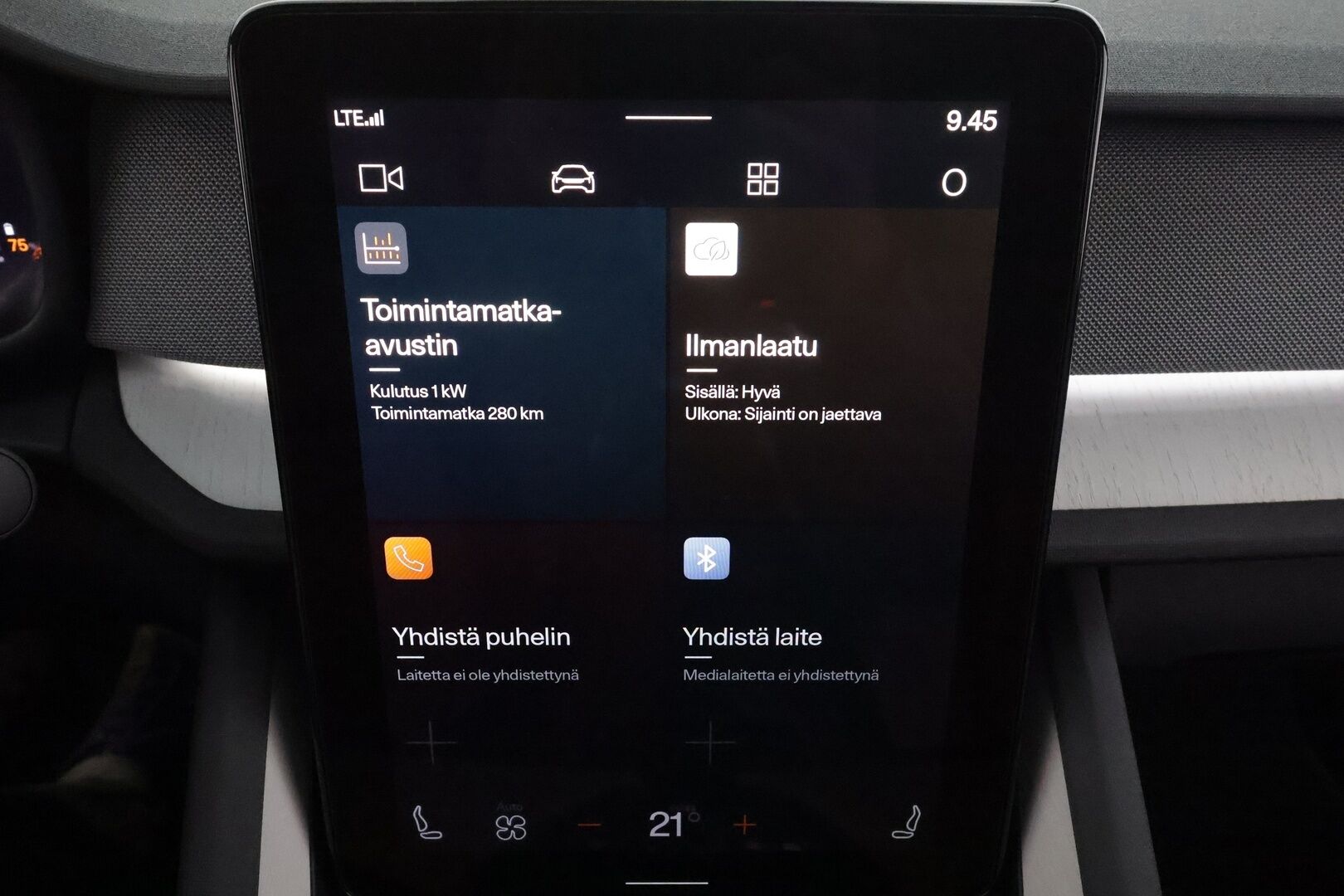 POLESTAR 2 2023 Long Range AWD 78 kWh * ACC / H&K / ILP / 360° / Lasikatto / Muistipenkki / Ilmastoidut nahat / Keyless * - Kahdet renkaat aluvanteilla / Merkkihuollettu 