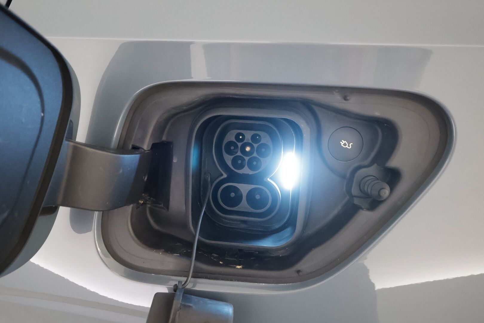 POLESTAR 2 2023 Long Range AWD 78 kWh * ACC / H&K / ILP / 360° / Lasikatto / Muistipenkki / Ilmastoidut nahat / Keyless * - Kahdet renkaat aluvanteilla / Merkkihuollettu 