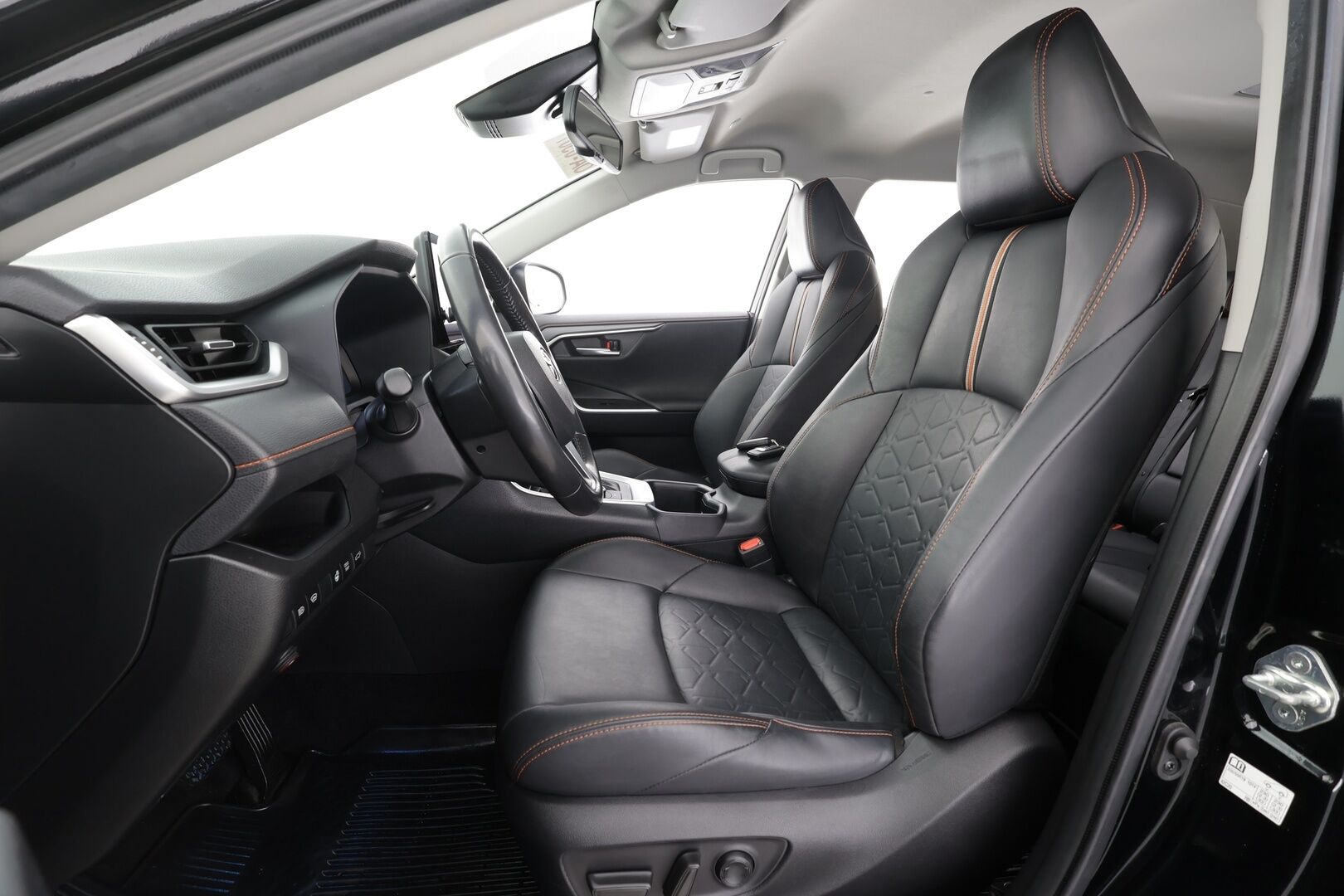 TOYOTA RAV4 2023 2.5 Hybrid Adventure AWD * ACC / P.kamera / Nahat / Koukku / Sähköpenkki / Keyless / Facelift  / Digimittaristo * - Kahdet renkaat aluvanteilla / Merkkihuollettu