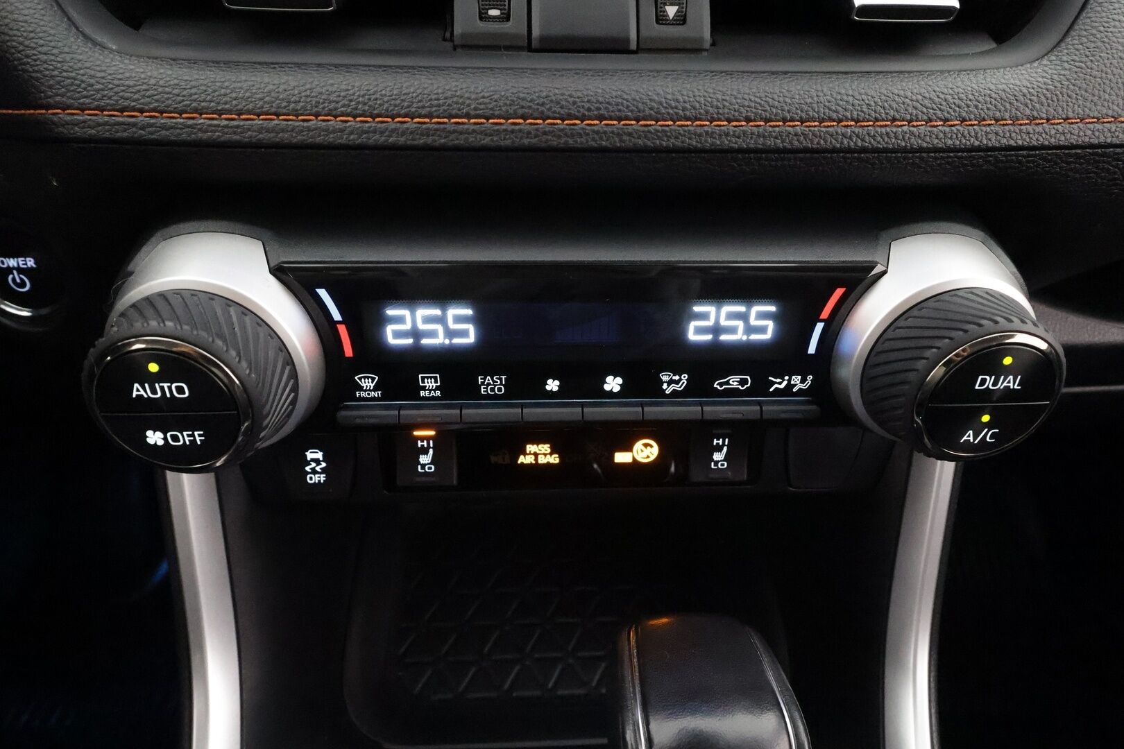 TOYOTA RAV4 2023 2.5 Hybrid Adventure AWD * ACC / P.kamera / Nahat / Koukku / Sähköpenkki / Keyless / Facelift  / Digimittaristo * - Kahdet renkaat aluvanteilla / Merkkihuollettu