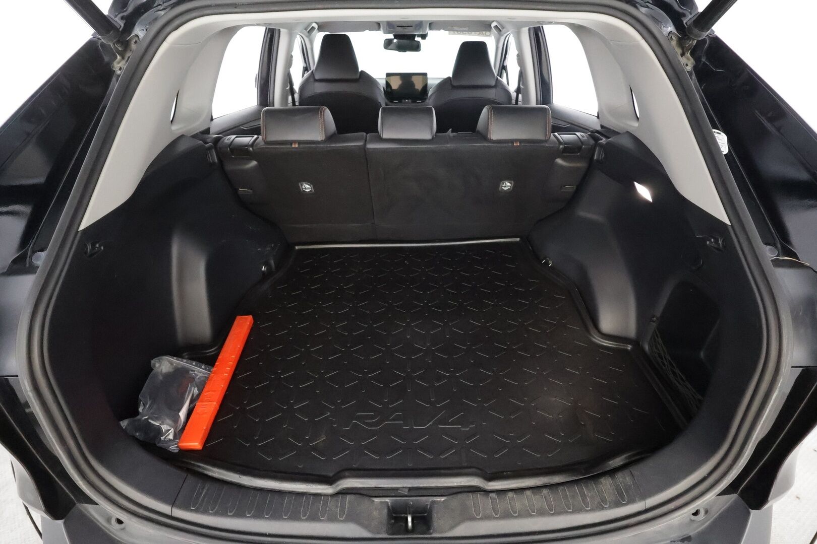 TOYOTA RAV4 2023 2.5 Hybrid Adventure AWD * ACC / P.kamera / Nahat / Koukku / Sähköpenkki / Keyless / Facelift  / Digimittaristo * - Kahdet renkaat aluvanteilla / Merkkihuollettu