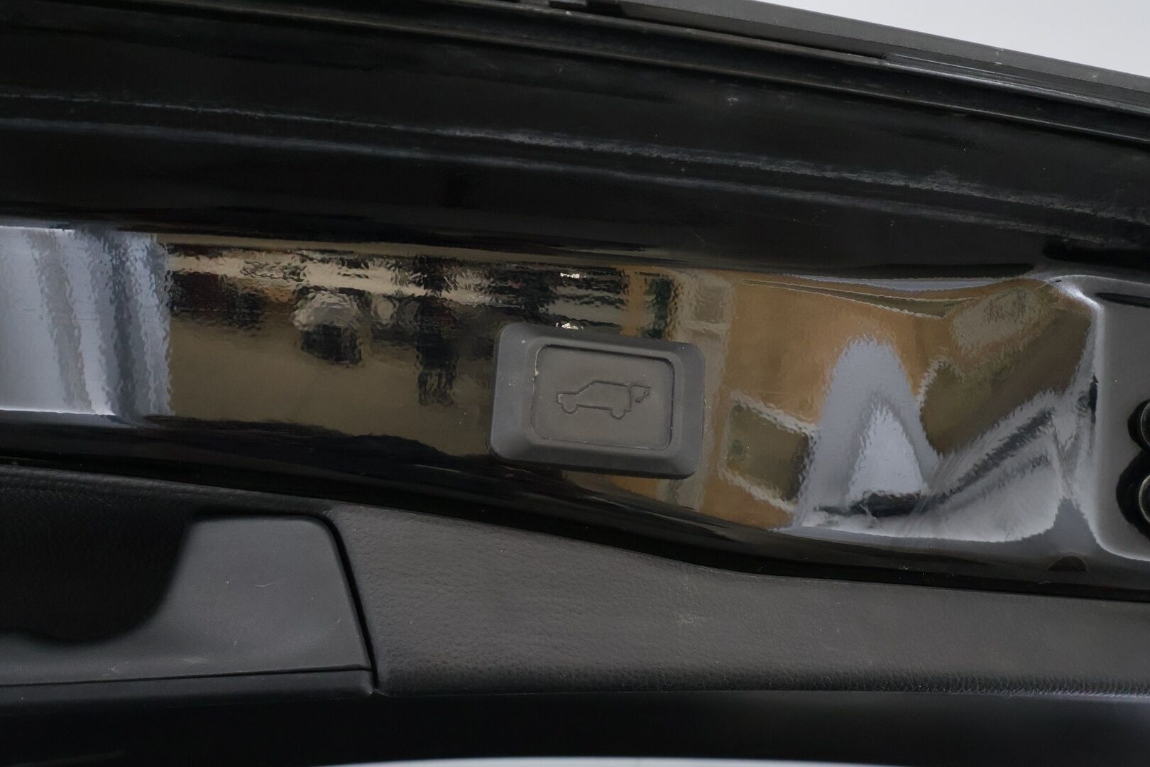 TOYOTA RAV4 2023 2.5 Hybrid Adventure AWD * ACC / P.kamera / Nahat / Koukku / Sähköpenkki / Keyless / Facelift  / Digimittaristo * - Kahdet renkaat aluvanteilla / Merkkihuollettu