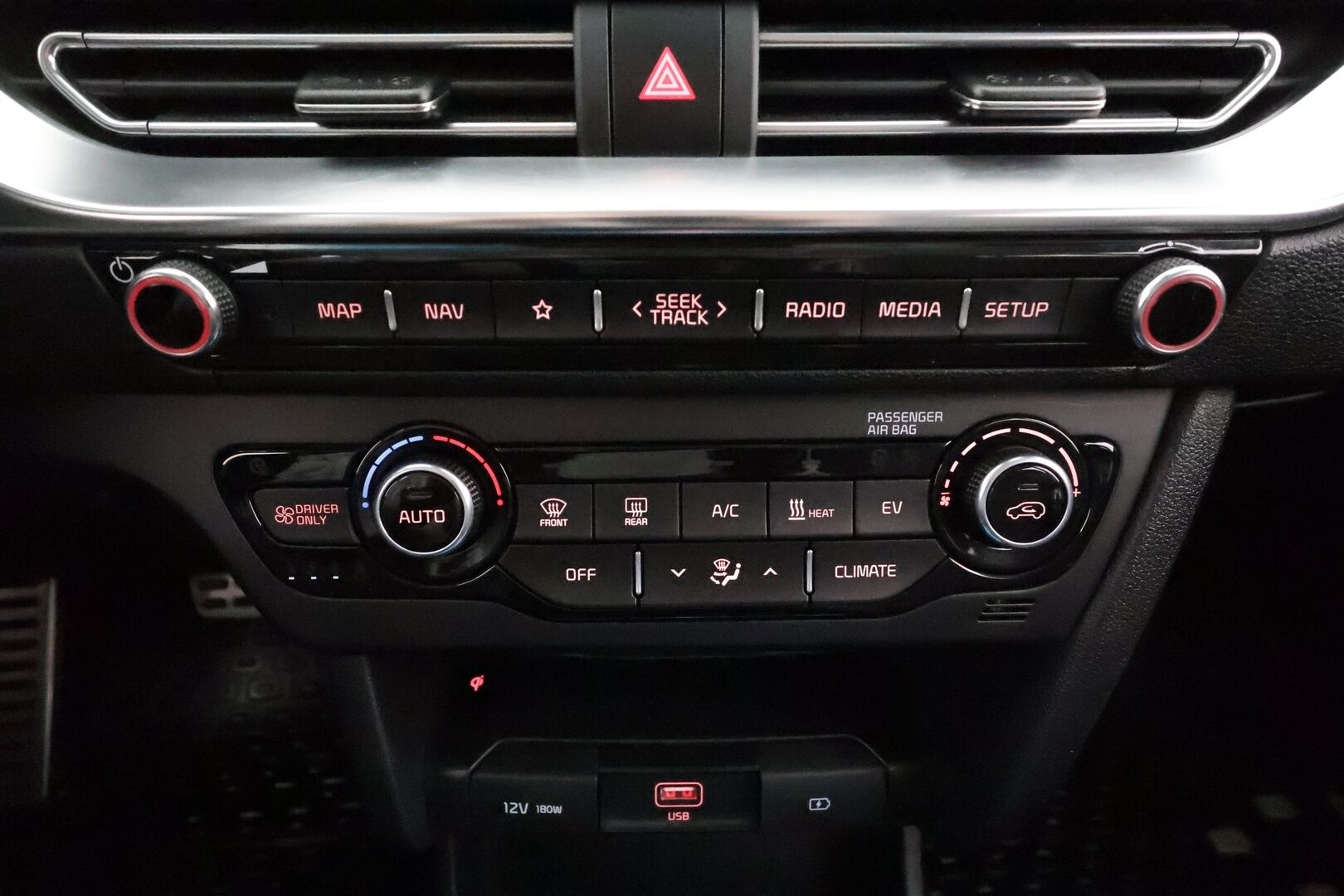 KIA NIRO 2021 64 kWh 204 hv * ACC / P.kamera / JBL / ILP / Puolinahat / Navi / LED / KeylessGo * - Kahdet renkaat aluvanteilla / Merkkihuollettu / Hyvät varusteet