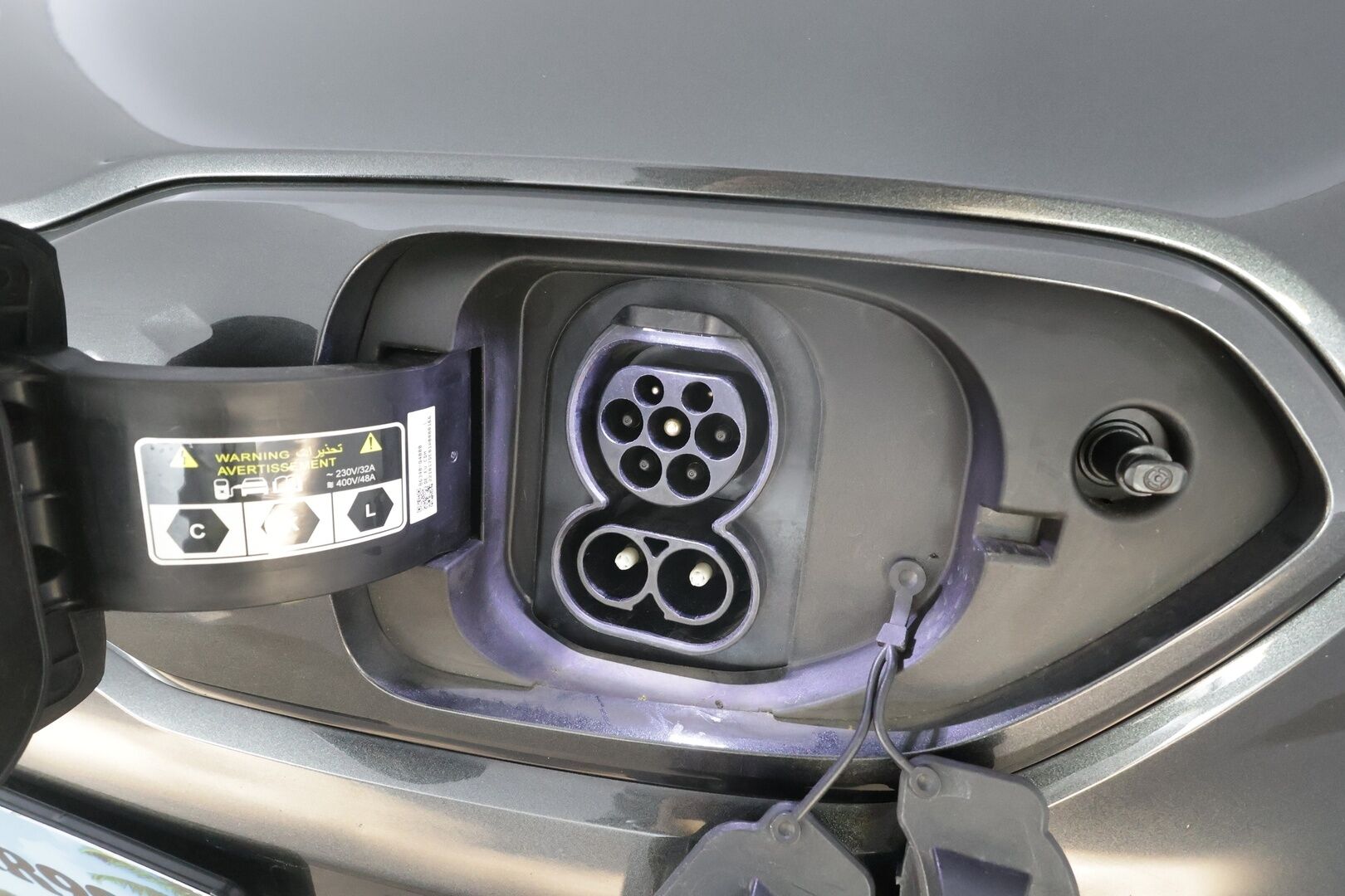 KIA NIRO 2021 64 kWh 204 hv * ACC / P.kamera / JBL / ILP / Puolinahat / Navi / LED / KeylessGo * - Kahdet renkaat aluvanteilla / Merkkihuollettu / Hyvät varusteet