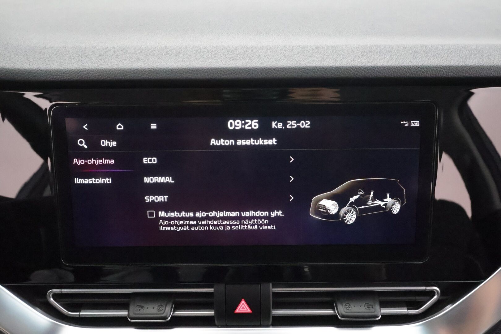 KIA NIRO 2021 64 kWh 204 hv * ACC / P.kamera / JBL / ILP / Puolinahat / Navi / LED / KeylessGo * - Kahdet renkaat aluvanteilla / Merkkihuollettu / Hyvät varusteet