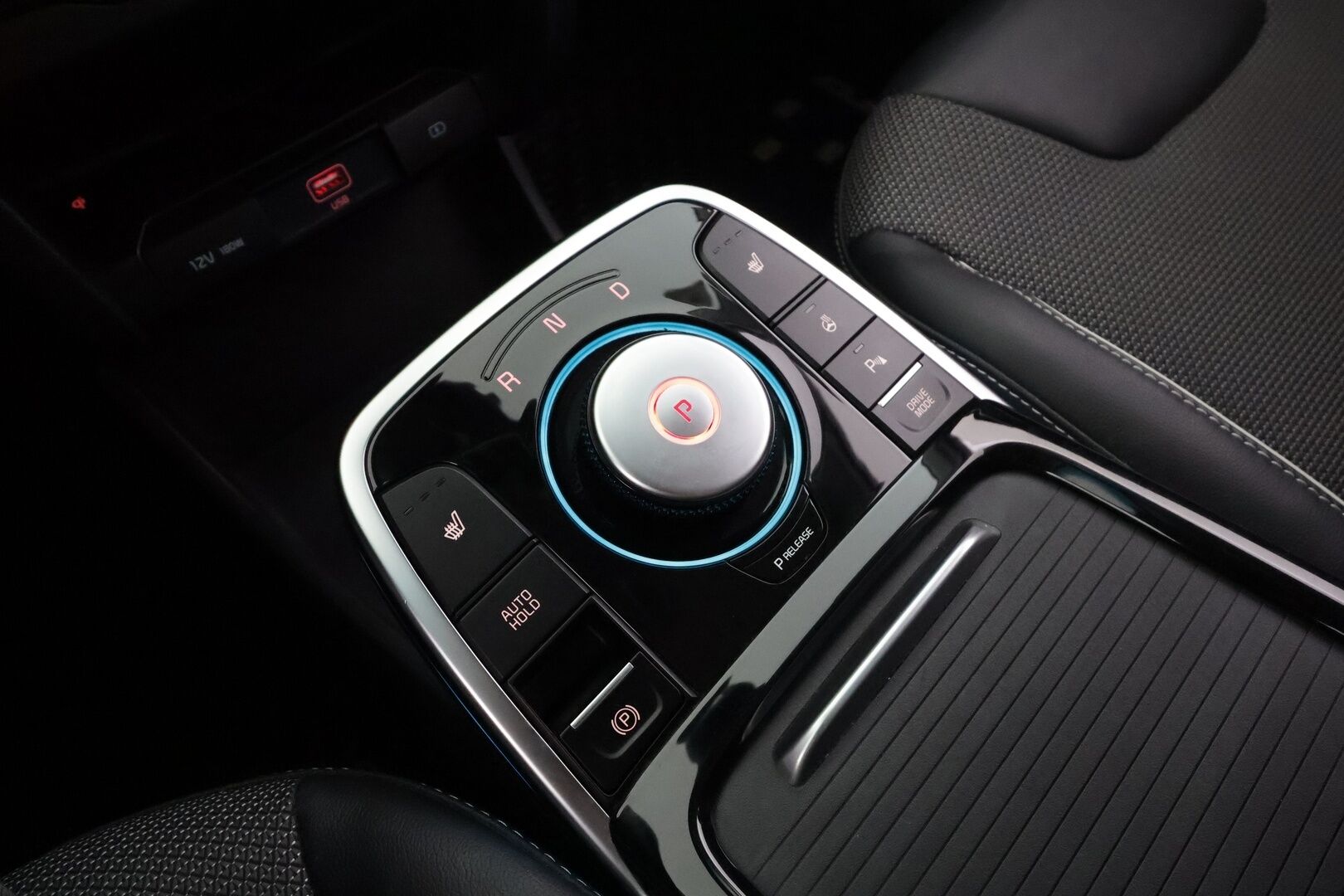 KIA NIRO 2021 64 kWh 204 hv * ACC / P.kamera / JBL / ILP / Puolinahat / Navi / LED / KeylessGo * - Kahdet renkaat aluvanteilla / Merkkihuollettu / Hyvät varusteet