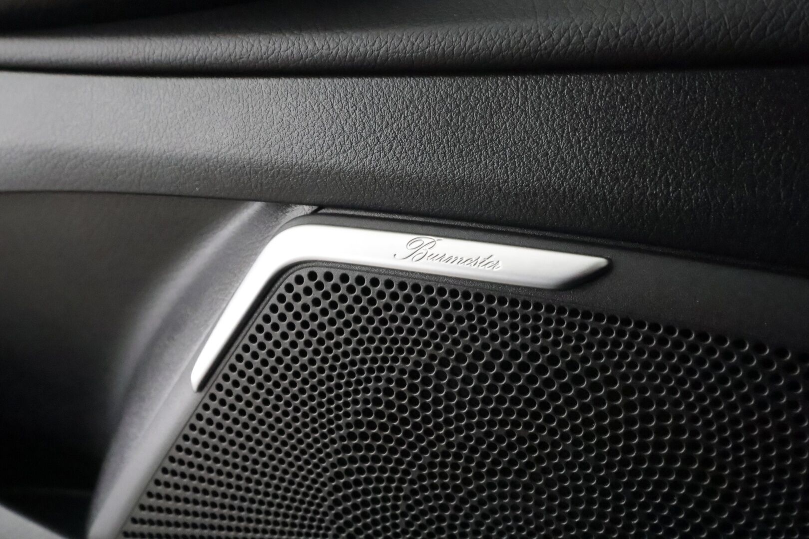 MERCEDES-BENZ EQV 2021 300e A2 Keskipitkä 8-hlö * Distronic / Burmester® / 360° / Tuuletetut täysnahat / BLIS / Sähkö-ovet  / Sähkökontti / ILS-LED / Navi * - Supervarusteet / Merkkihuollettu