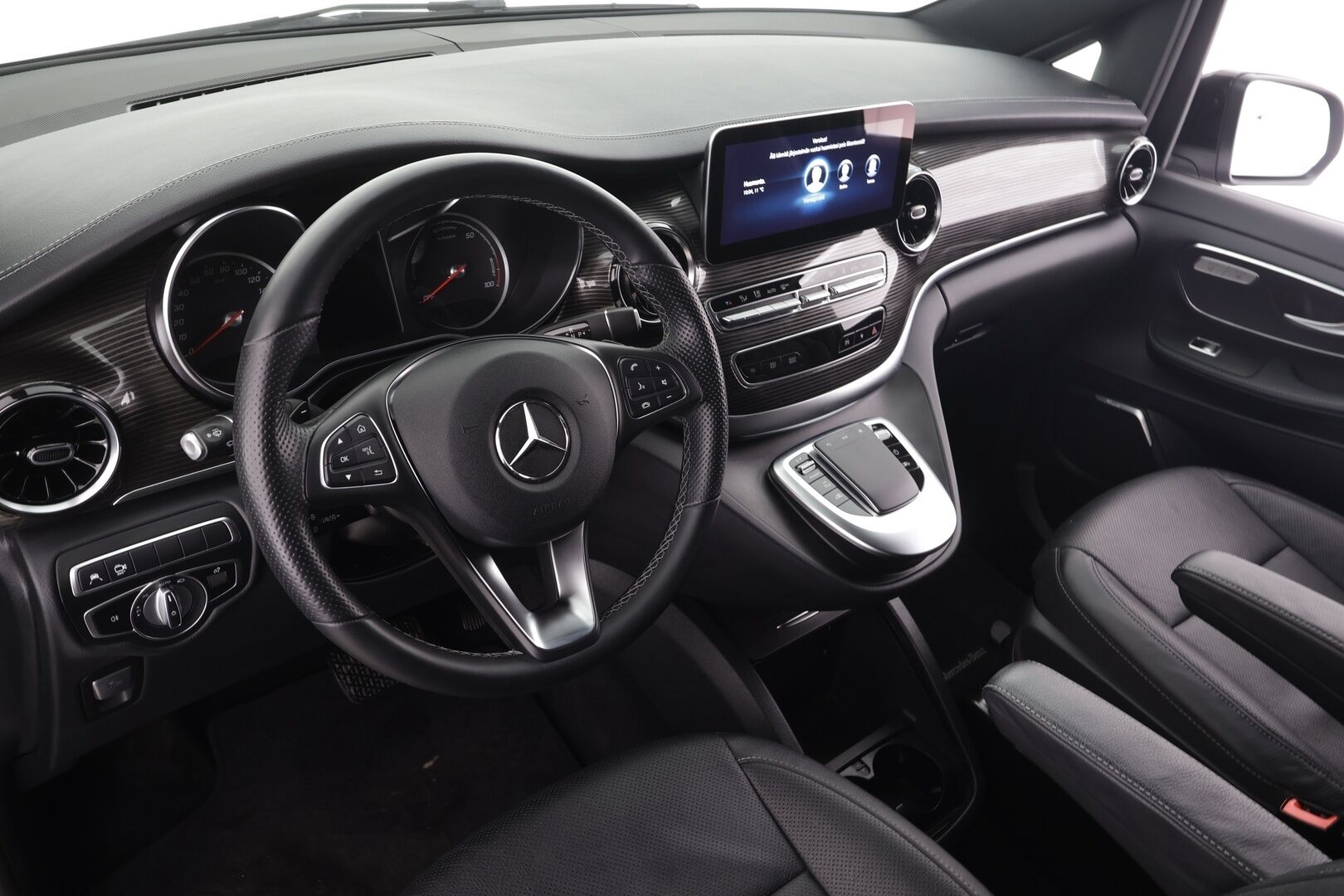 MERCEDES-BENZ EQV 2021 300e A2 Keskipitkä 8-hlö * Distronic / Burmester® / 360° / Tuuletetut täysnahat / BLIS / Sähkö-ovet  / Sähkökontti / ILS-LED / Navi * - Supervarusteet / Akku kuntotarkastettu SOH 96 % / Merkkihuollettu - HULLUT AVAJAISHULINAT KORKOTARJOUS 3,29 %