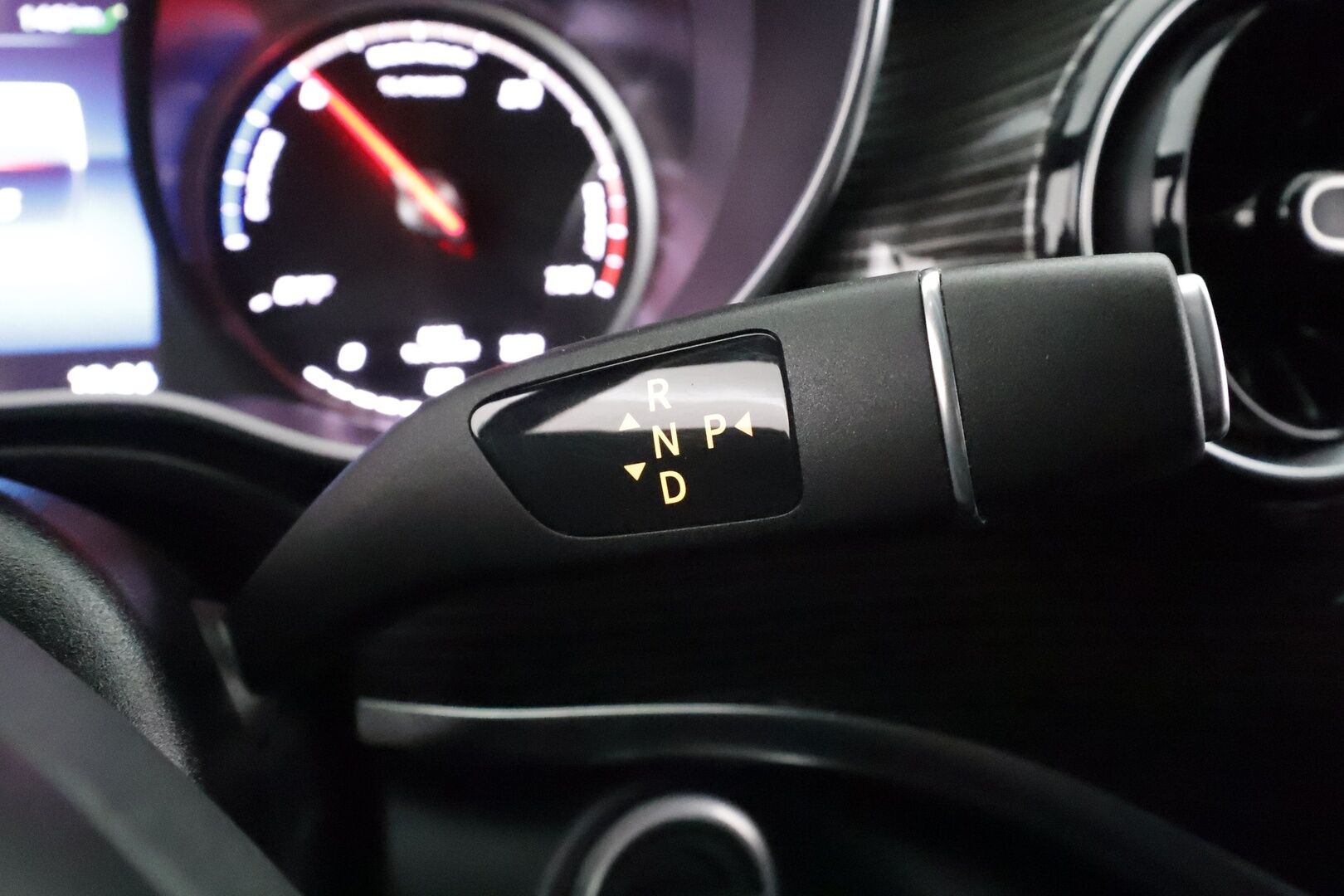 MERCEDES-BENZ EQV 2021 300e A2 Keskipitkä 8-hlö * Distronic / Burmester® / 360° / Tuuletetut täysnahat / BLIS / Sähkö-ovet  / Sähkökontti / ILS-LED / Navi * - Supervarusteet / Merkkihuollettu