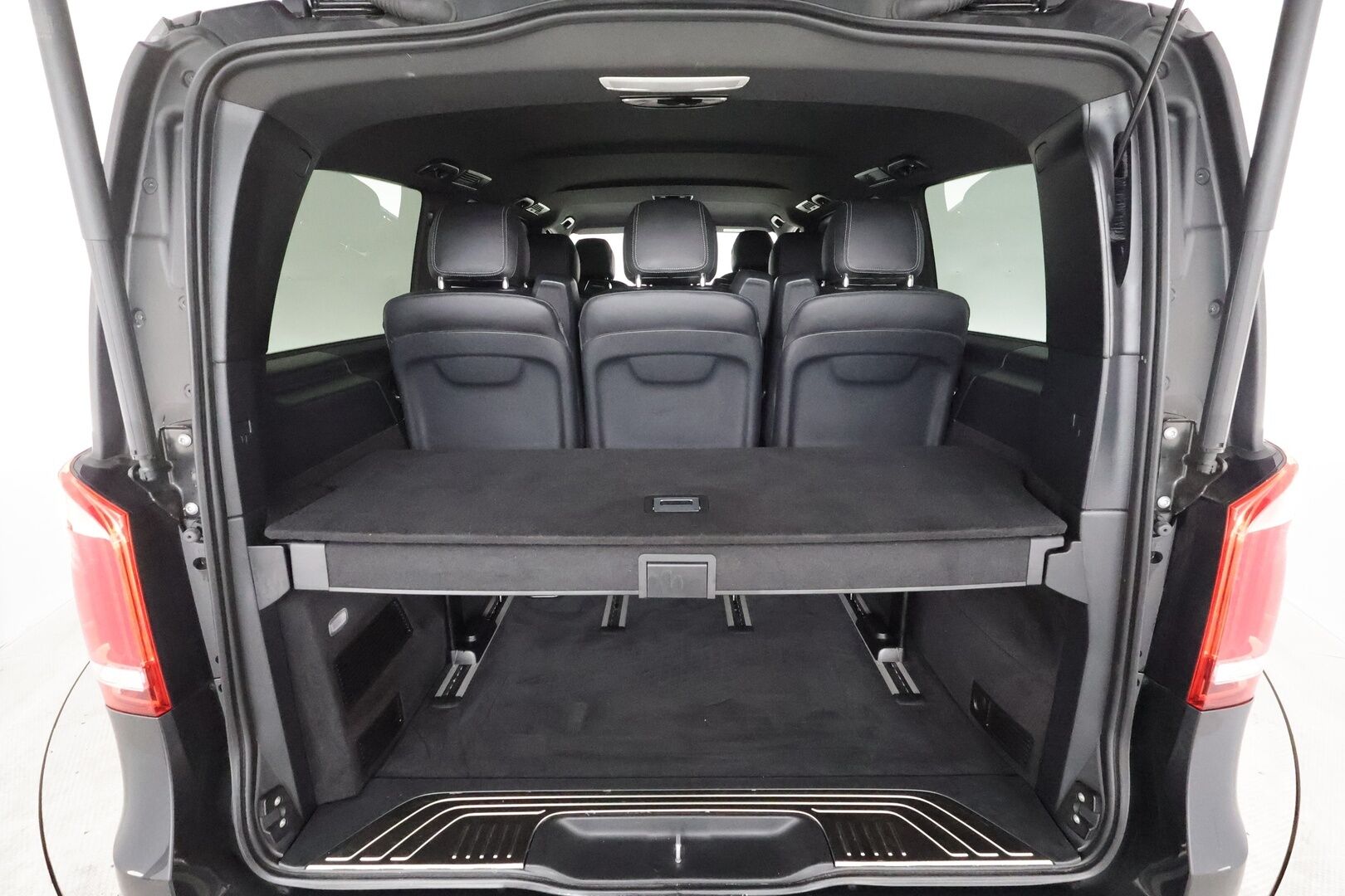 MERCEDES-BENZ EQV 2021 300e A2 Keskipitkä 8-hlö * Distronic / Burmester® / 360° / Tuuletetut täysnahat / BLIS / Sähkö-ovet  / Sähkökontti / ILS-LED / Navi * - Supervarusteet / Merkkihuollettu