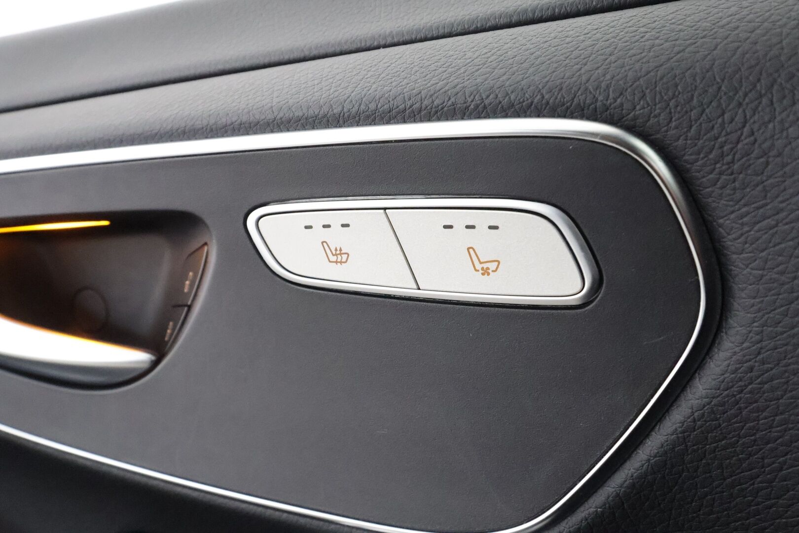 MERCEDES-BENZ EQV 2021 300e A2 Keskipitkä 8-hlö * Distronic / Burmester® / 360° / Tuuletetut täysnahat / BLIS / Sähkö-ovet  / Sähkökontti / ILS-LED / Navi * - Supervarusteet / Merkkihuollettu