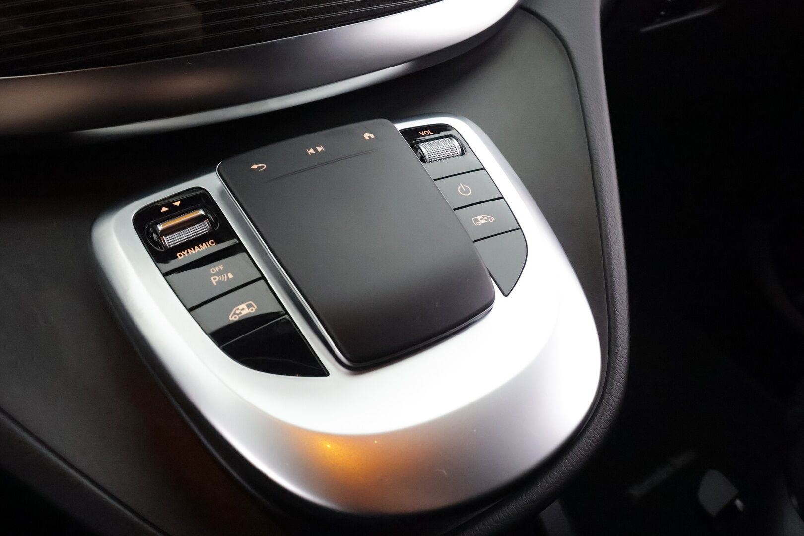 MERCEDES-BENZ EQV 2021 300e A2 Keskipitkä 8-hlö * Distronic / Burmester® / 360° / Tuuletetut täysnahat / BLIS / Sähkö-ovet  / Sähkökontti / ILS-LED / Navi * - Supervarusteet / Merkkihuollettu