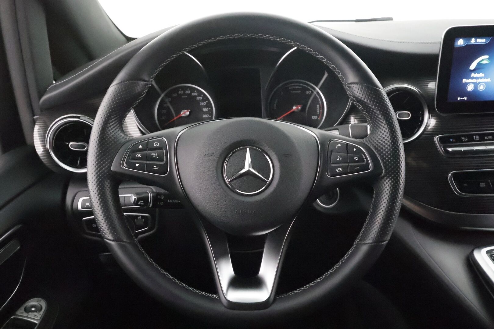 MERCEDES-BENZ EQV 2021 300e A2 Keskipitkä 8-hlö * Distronic / Burmester® / 360° / Tuuletetut täysnahat / BLIS / Sähkö-ovet  / Sähkökontti / ILS-LED / Navi * - Supervarusteet / Akku kuntotarkastettu SOH 96 % / Merkkihuollettu - HULLUT AVAJAISHULINAT KORKOTARJOUS 3,29 %