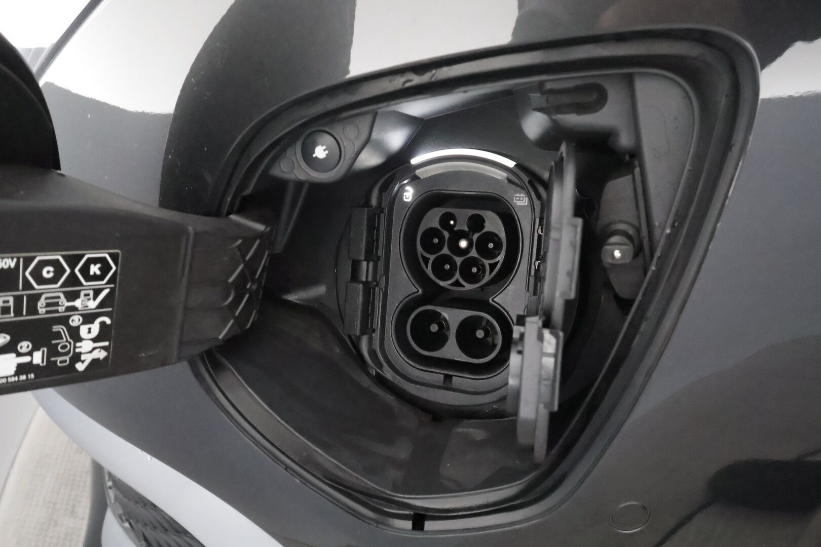 MERCEDES-BENZ EQV 2021 300e A2 Keskipitkä 8-hlö * Distronic / Burmester® / 360° / Tuuletetut täysnahat / BLIS / Sähkö-ovet  / Sähkökontti / ILS-LED / Navi * - Supervarusteet / Merkkihuollettu