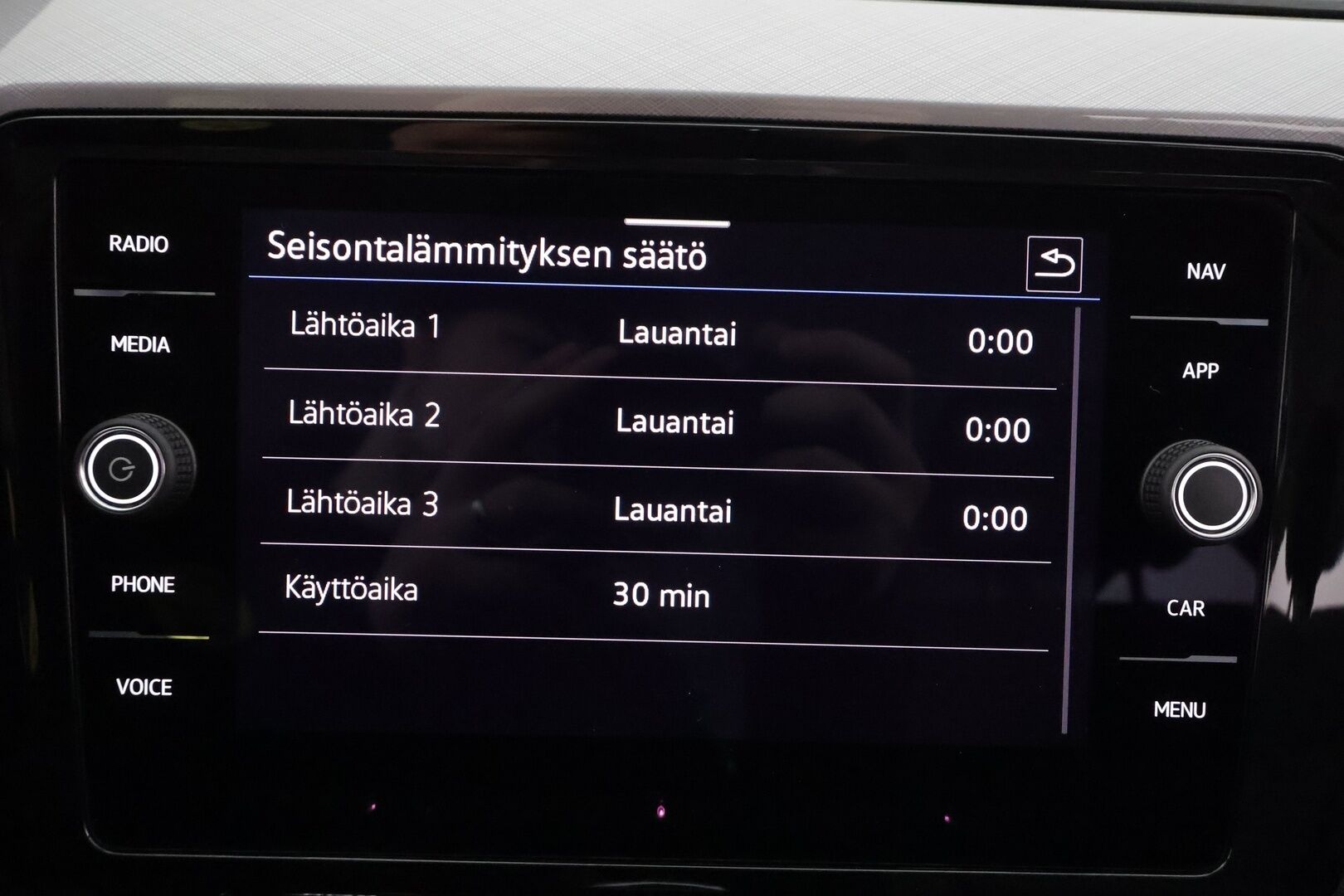 VOLKSWAGEN PASSAT 2023 Variant 2.0 TDi 110 kW M6 * ACC / P.kamera / LED / Navi / Muistipenkki hieronnalla / Webasto / H&K / Keyless * - Kahdet renkaat aluvanteilla / Merkkihuollettu