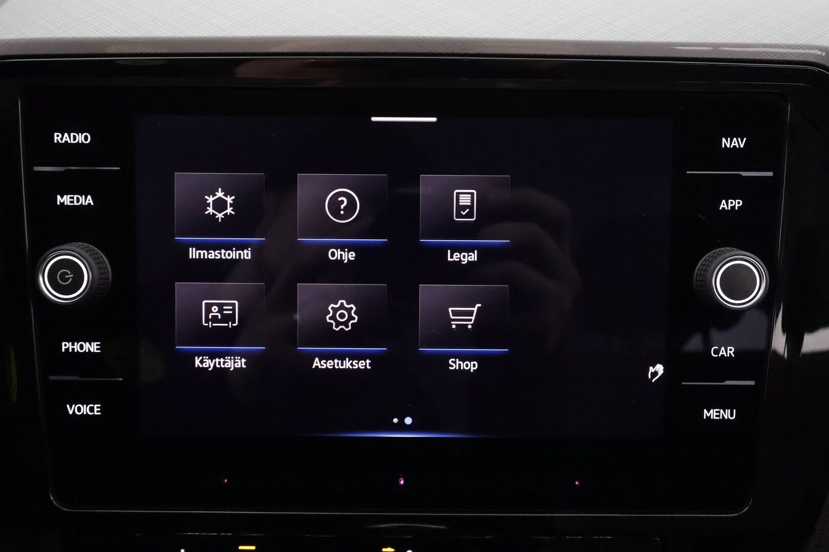 VOLKSWAGEN PASSAT 2023 Variant 2.0 TDi 110 kW M6 * ACC / P.kamera / LED / Navi / Muistipenkki hieronnalla / Webasto / H&K / Keyless * - Kahdet renkaat aluvanteilla / Merkkihuollettu