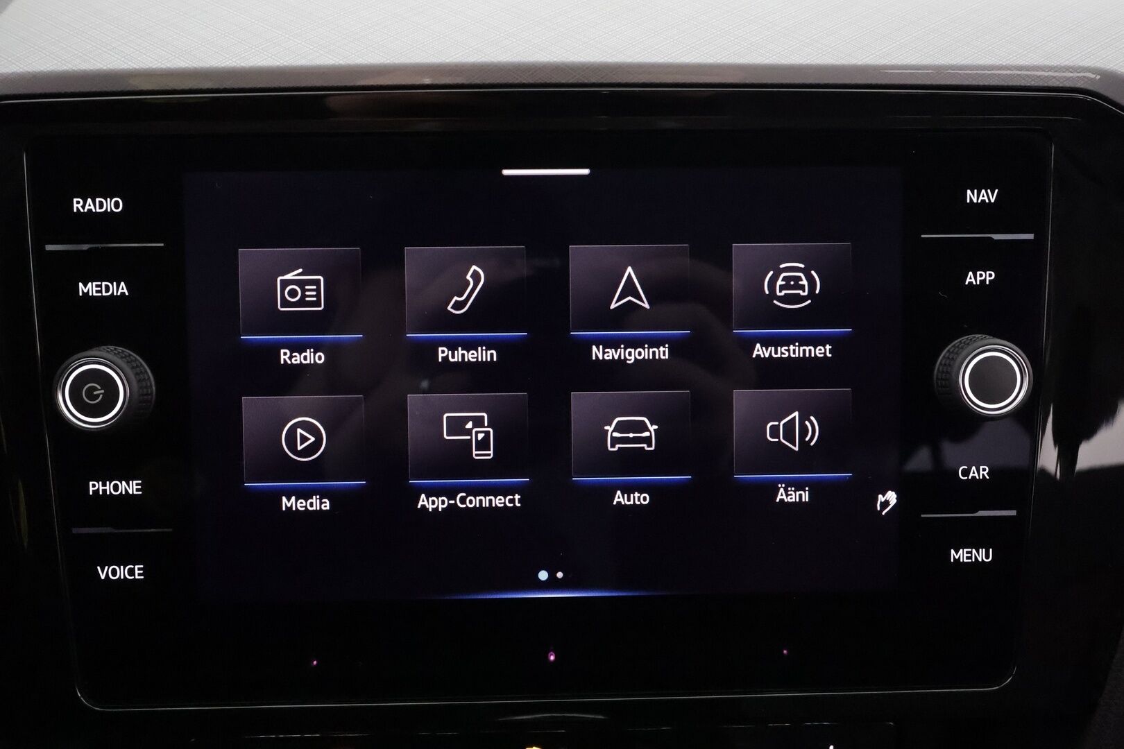 VOLKSWAGEN PASSAT 2023 Variant 2.0 TDi 110 kW M6 * ACC / P.kamera / LED / Navi / Muistipenkki hieronnalla / Webasto / H&K / Keyless * - Kahdet renkaat aluvanteilla / Merkkihuollettu