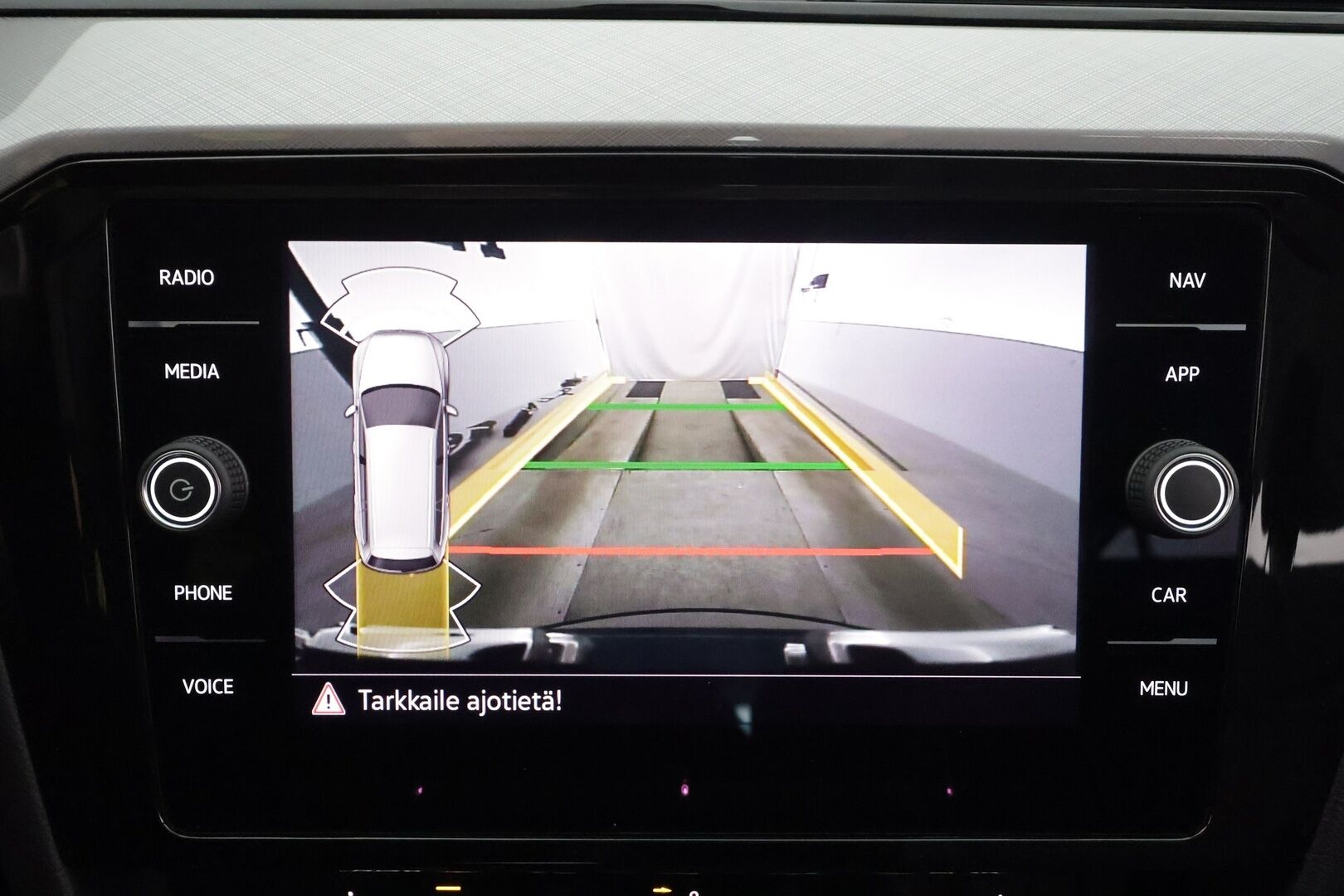 VOLKSWAGEN PASSAT 2023 Variant 2.0 TDi 110 kW M6 * ACC / P.kamera / LED / Navi / Muistipenkki hieronnalla / Webasto / H&K / Keyless * - Kahdet renkaat aluvanteilla / Merkkihuollettu